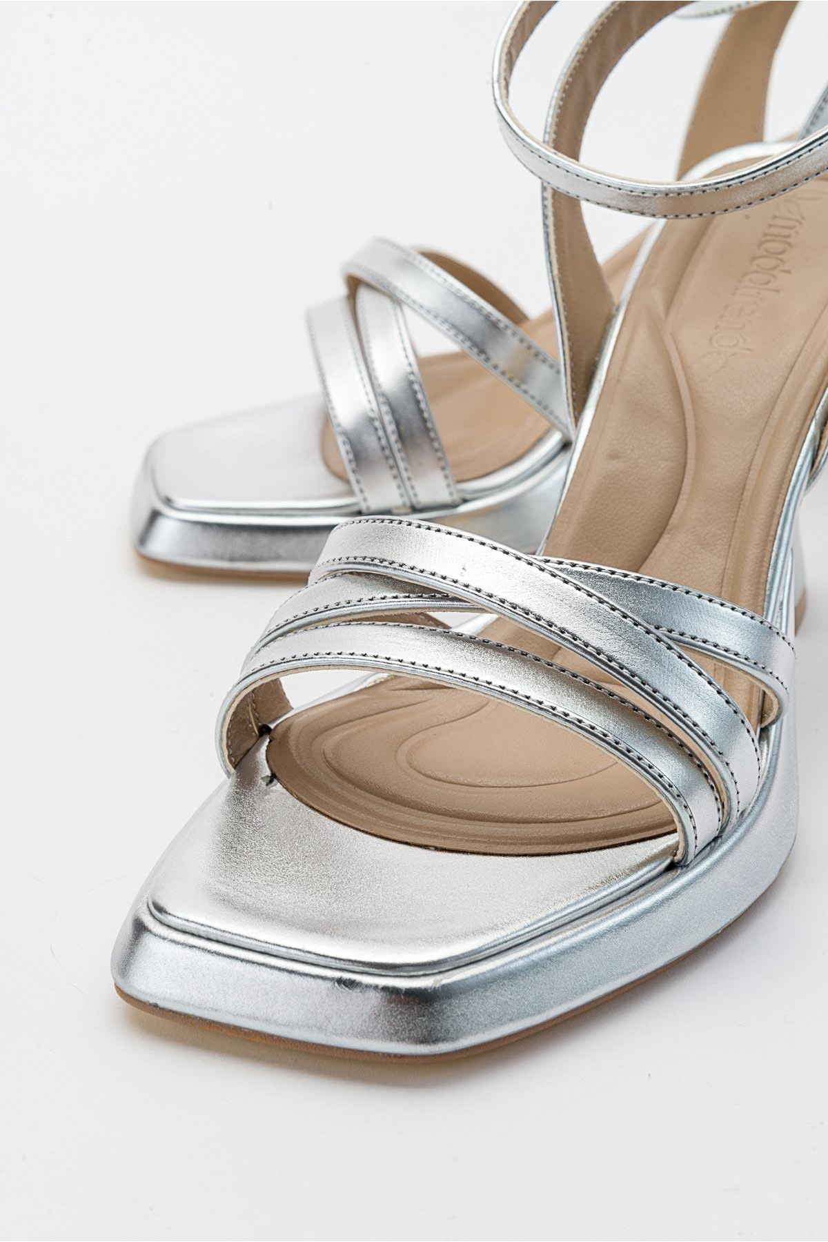 Çapraz Bantlı Platformlu Kadın Topuklu Sandalet GÜMÜŞ ZRA - Görsel 4