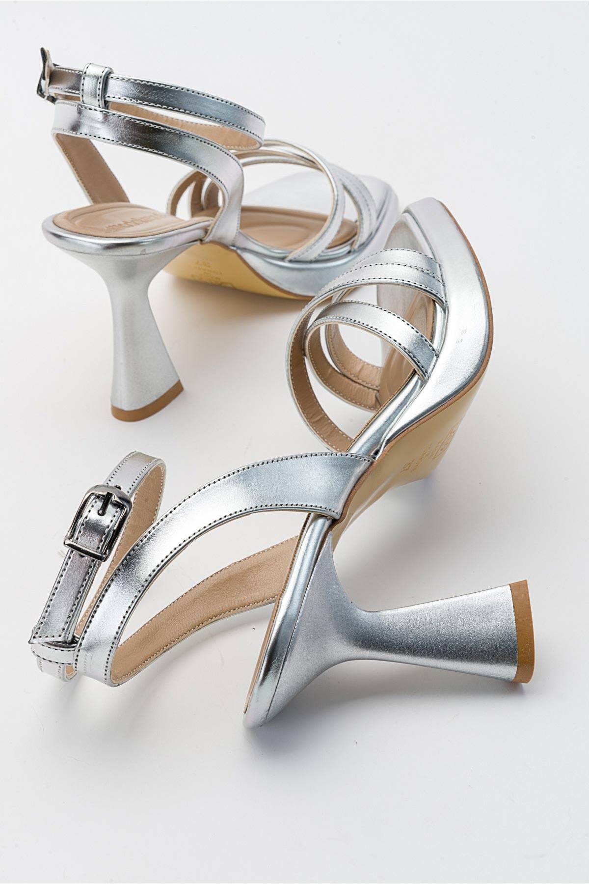 Çapraz Bantlı Platformlu Kadın Topuklu Sandalet GÜMÜŞ ZRA - Görsel 5