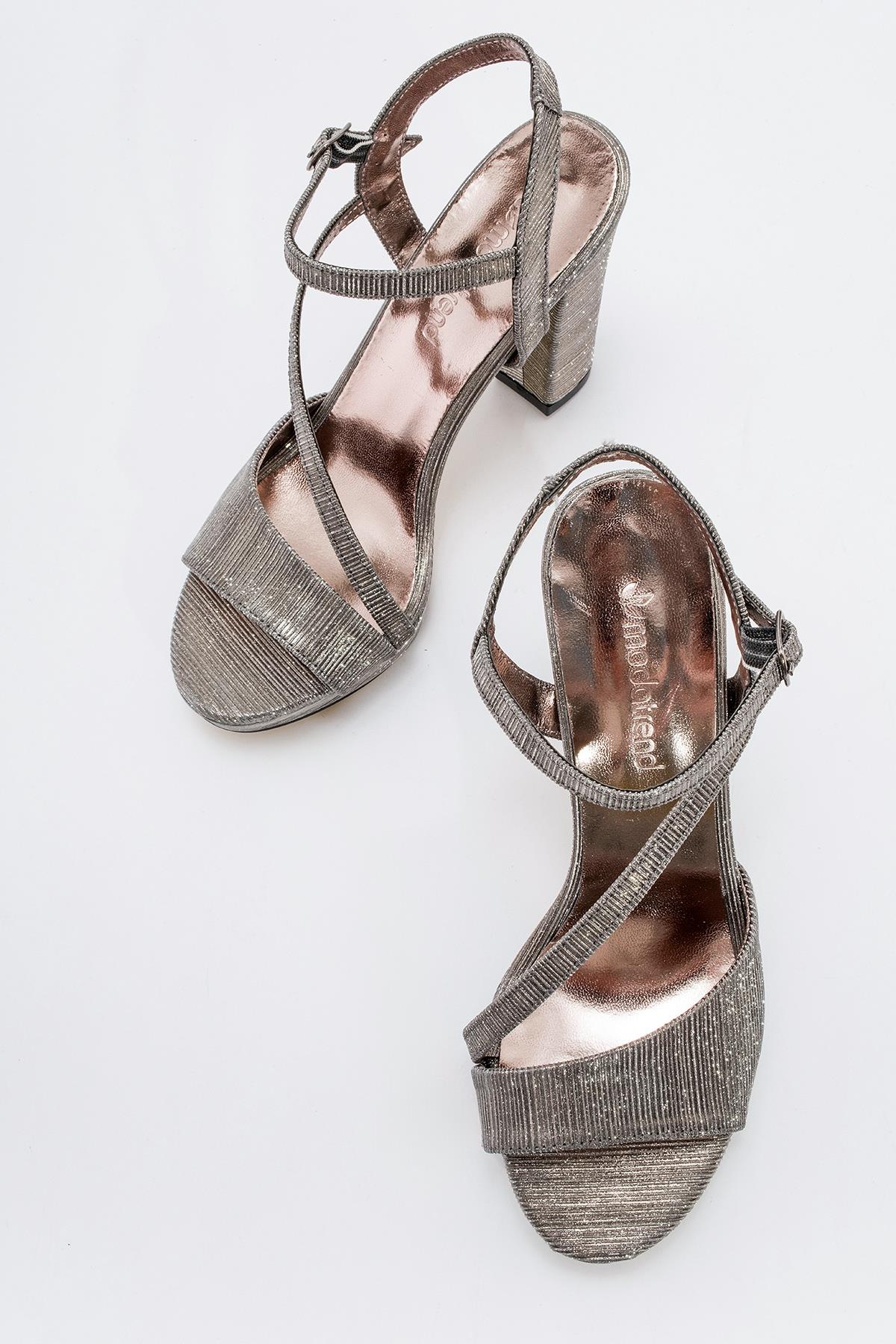 Kadın Simli Topuklu Sandalet PLATİN - Görsel 6