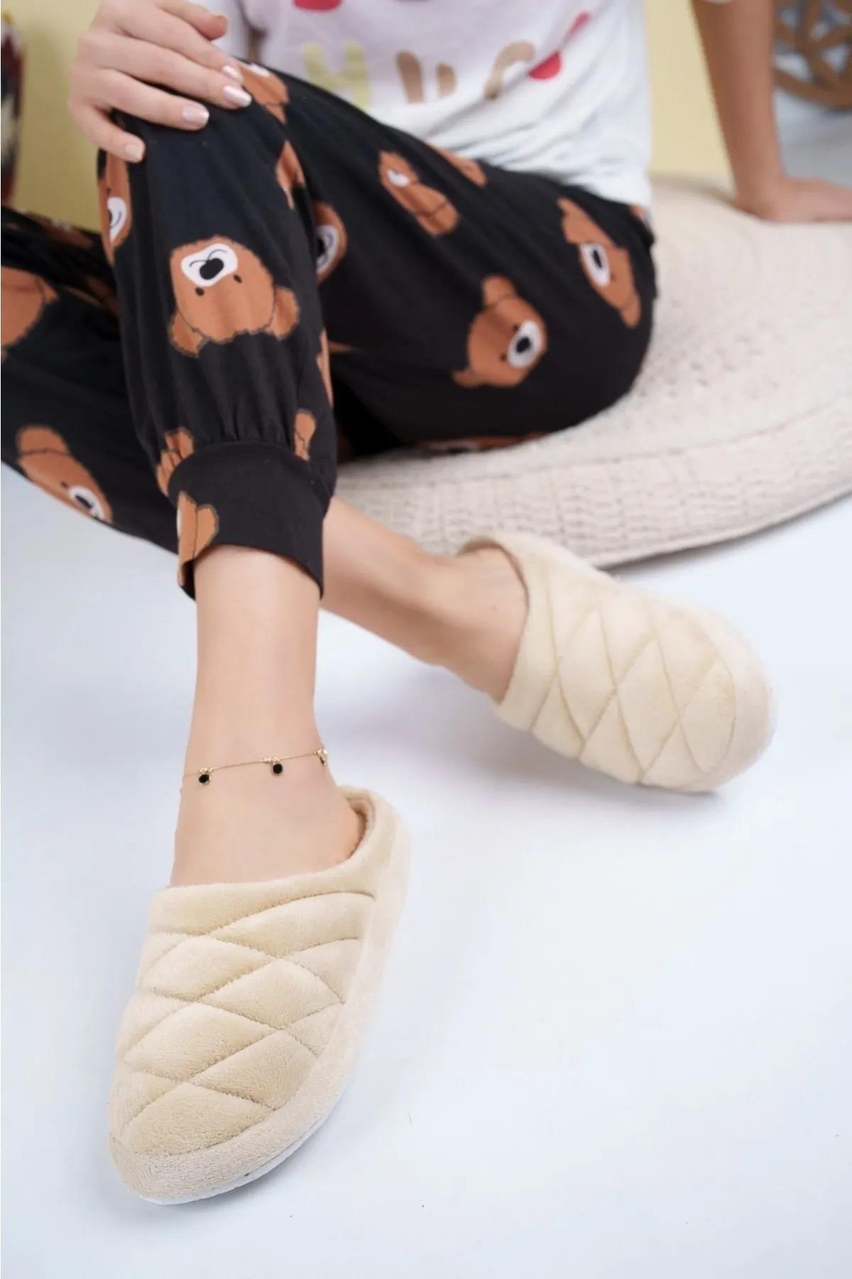 2476 Kadın Pofuduk Tüylü Ev-Halı Terliği - Görsel 2