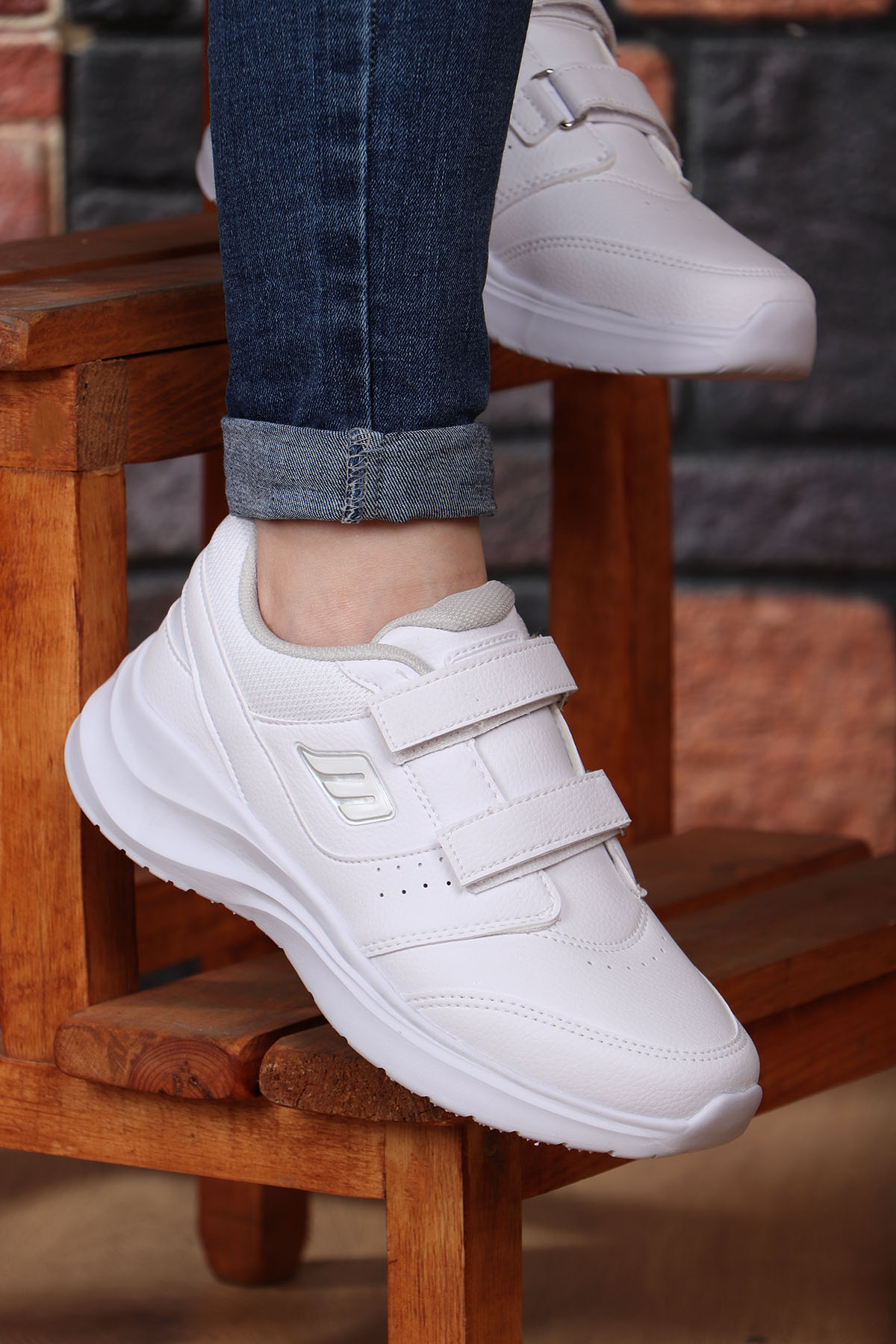 . 242-1307 Comfort Taban Cırtlı Cilt Kadın Sneaker