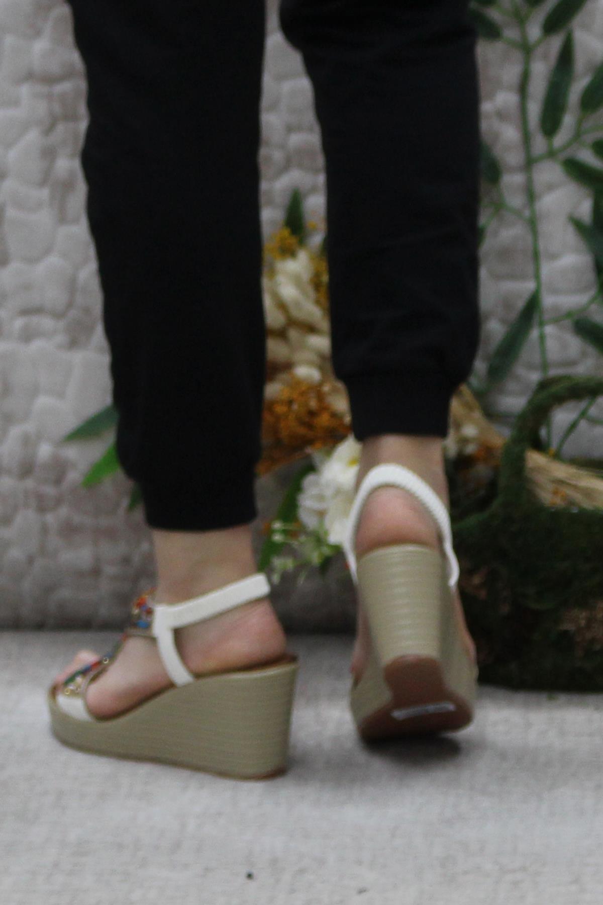 Guja 24Y156-2 Rahat Şık Bonçuklu Taşlı Dolgu Taban Kadın Sandalet - Görsel 5