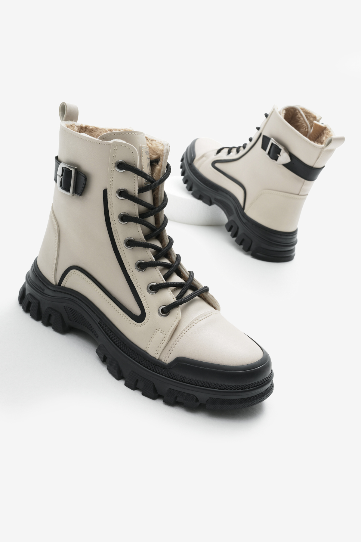 Kadın Bej Cilt Termo Taban Yanı Tokalı Bağcıklı ve Fermuarlı Bot - Görsel 2