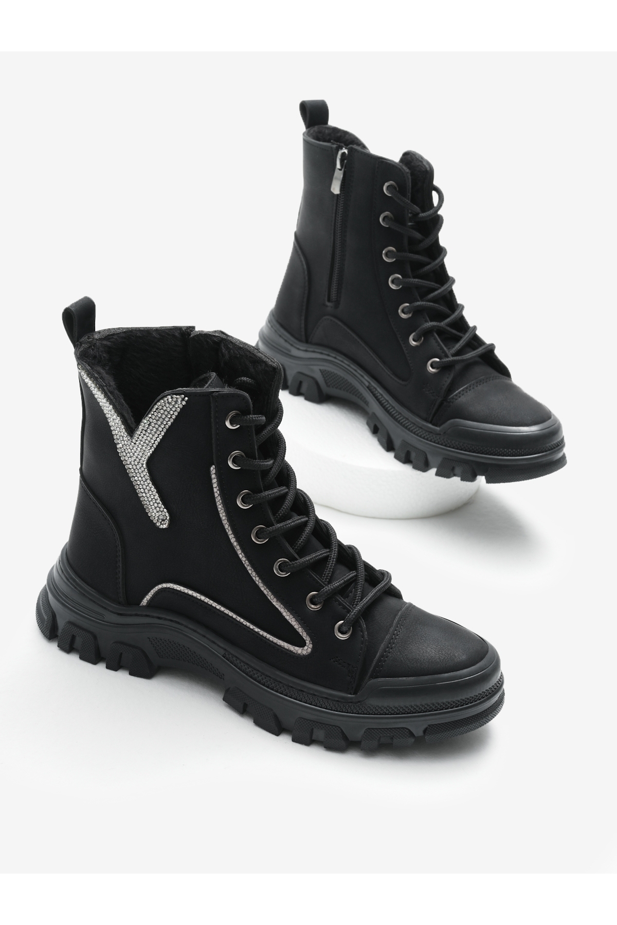 Kadın Siyah Mat Termo Taban Desenli Bağcıklı ve Fermuarlı Bot - Görsel 2