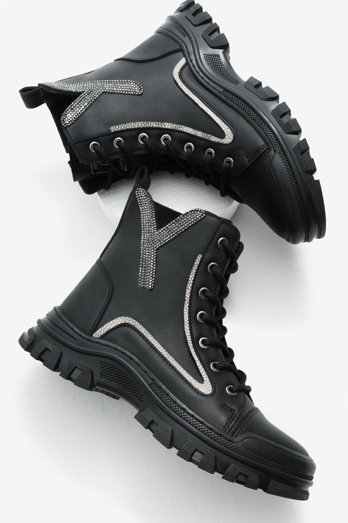 Kadın Siyah Cilt Termo Taban Desenli Bağcıklı ve Fermuarlı Bot - Görsel 2