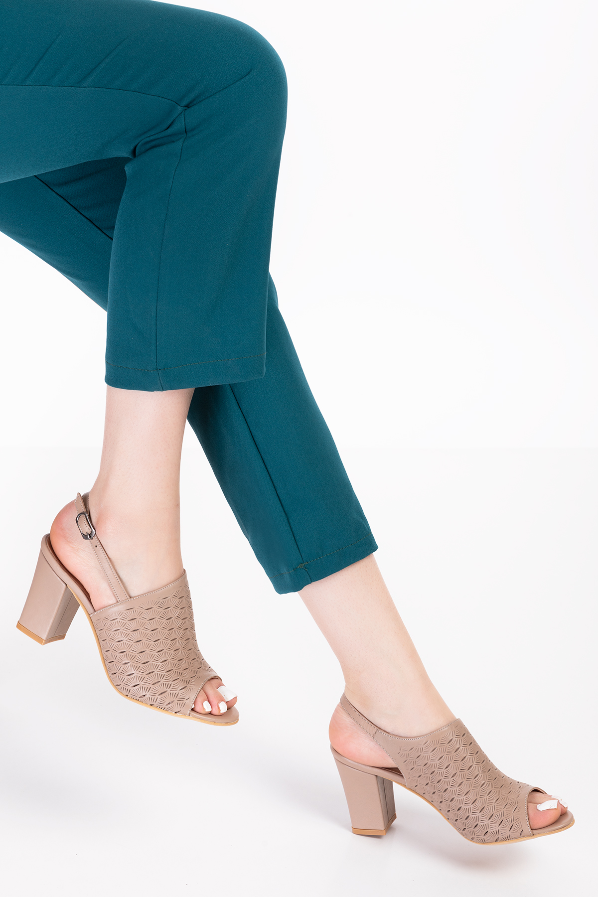 Gondol Kadın Hakiki Deri Lazer Kesim Klasik Topuklu Ayakkabı şhn.835 - Görsel 5