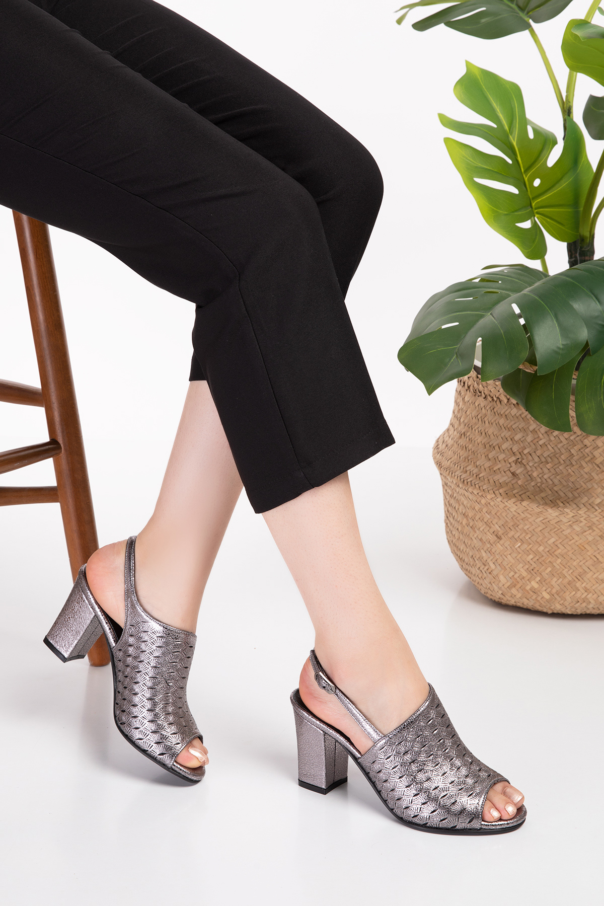 Gondol Kadın Hakiki Deri Lazer Kesim Klasik Topuklu Ayakkabı şhn.835 - Görsel 3