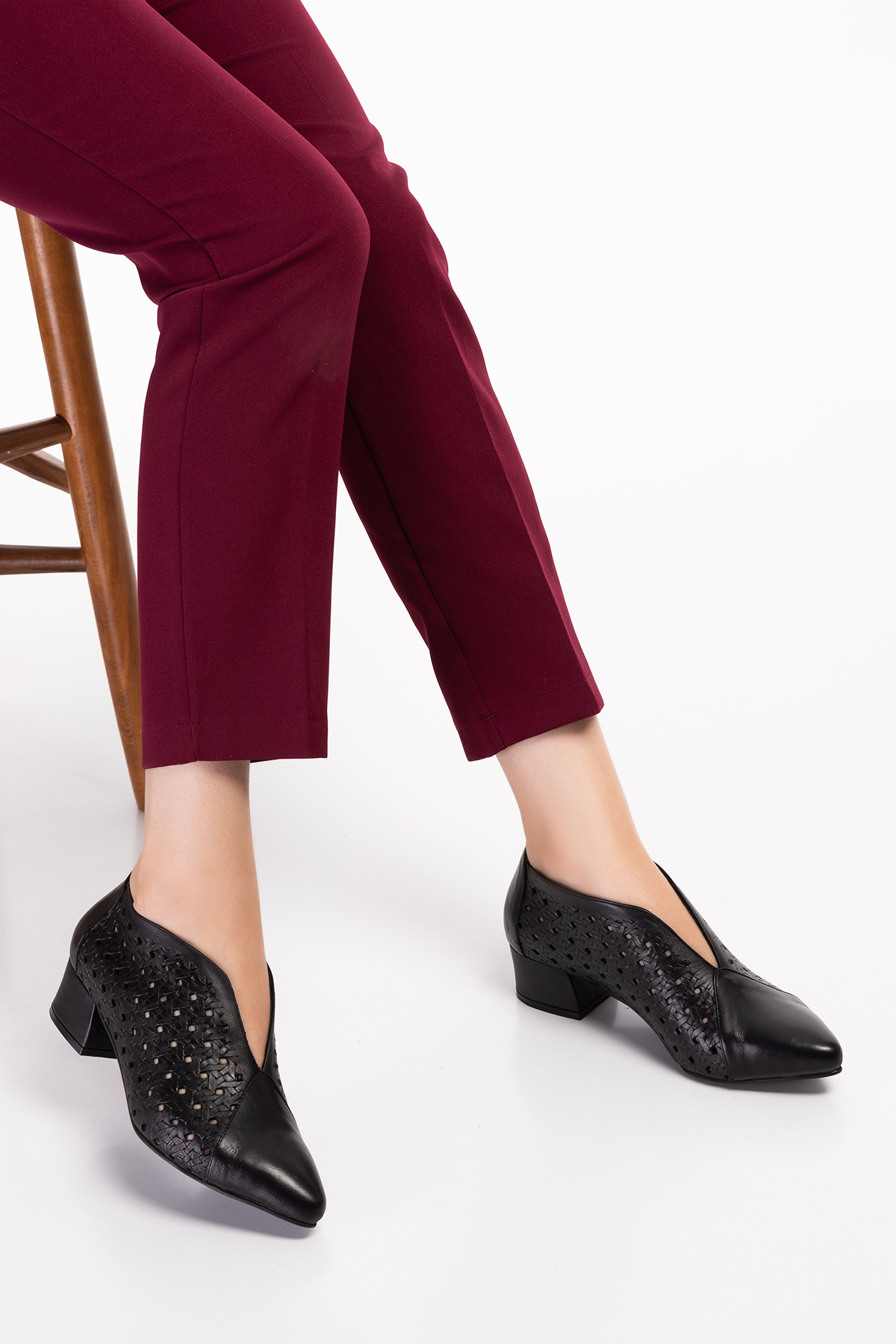 Gondol Hakiki Deri Lazer Kesim Şık Kısa Topuklu Ayakkabı şhn.860 - Görsel 2