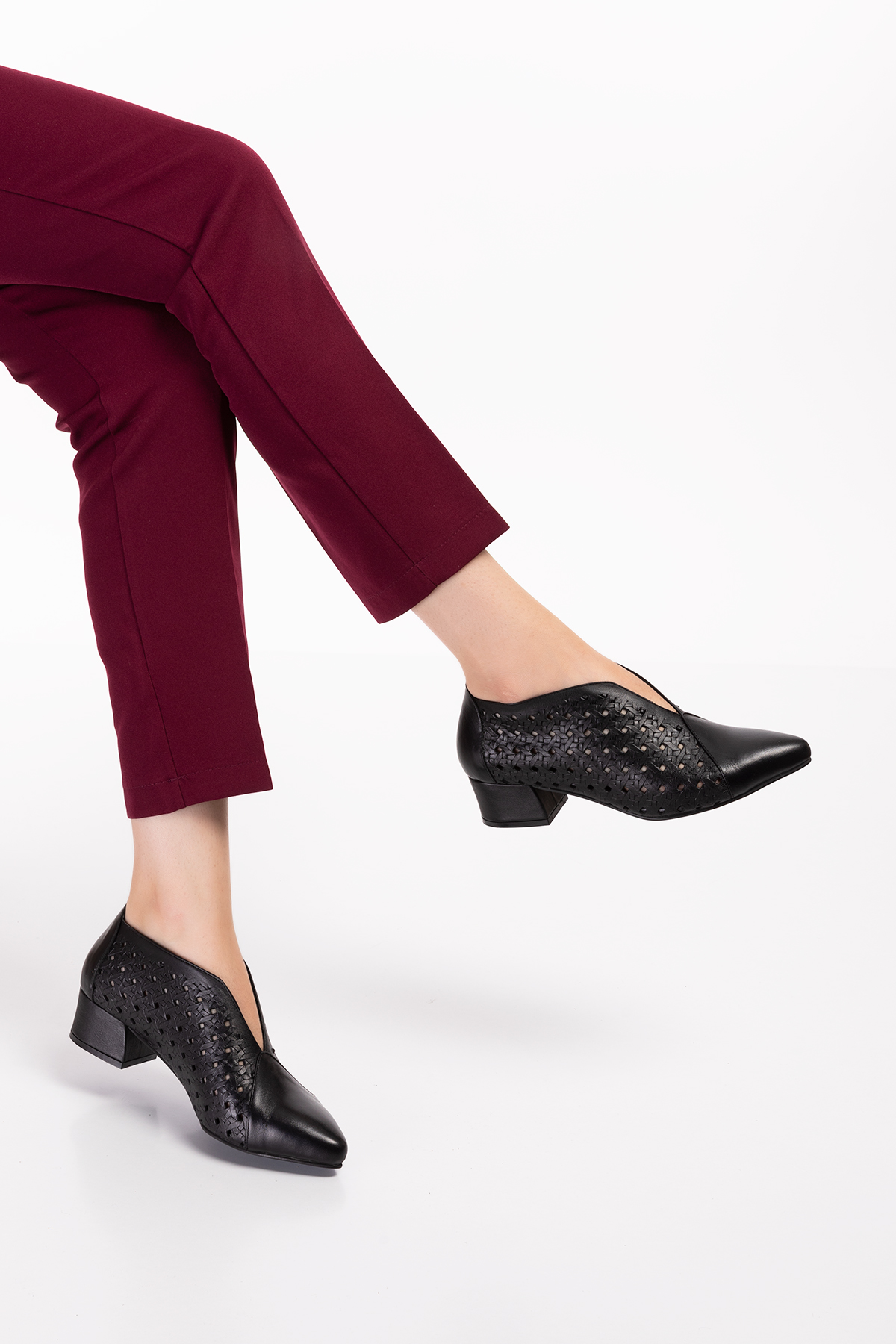 Gondol Hakiki Deri Lazer Kesim Şık Kısa Topuklu Ayakkabı şhn.860 - Görsel 3