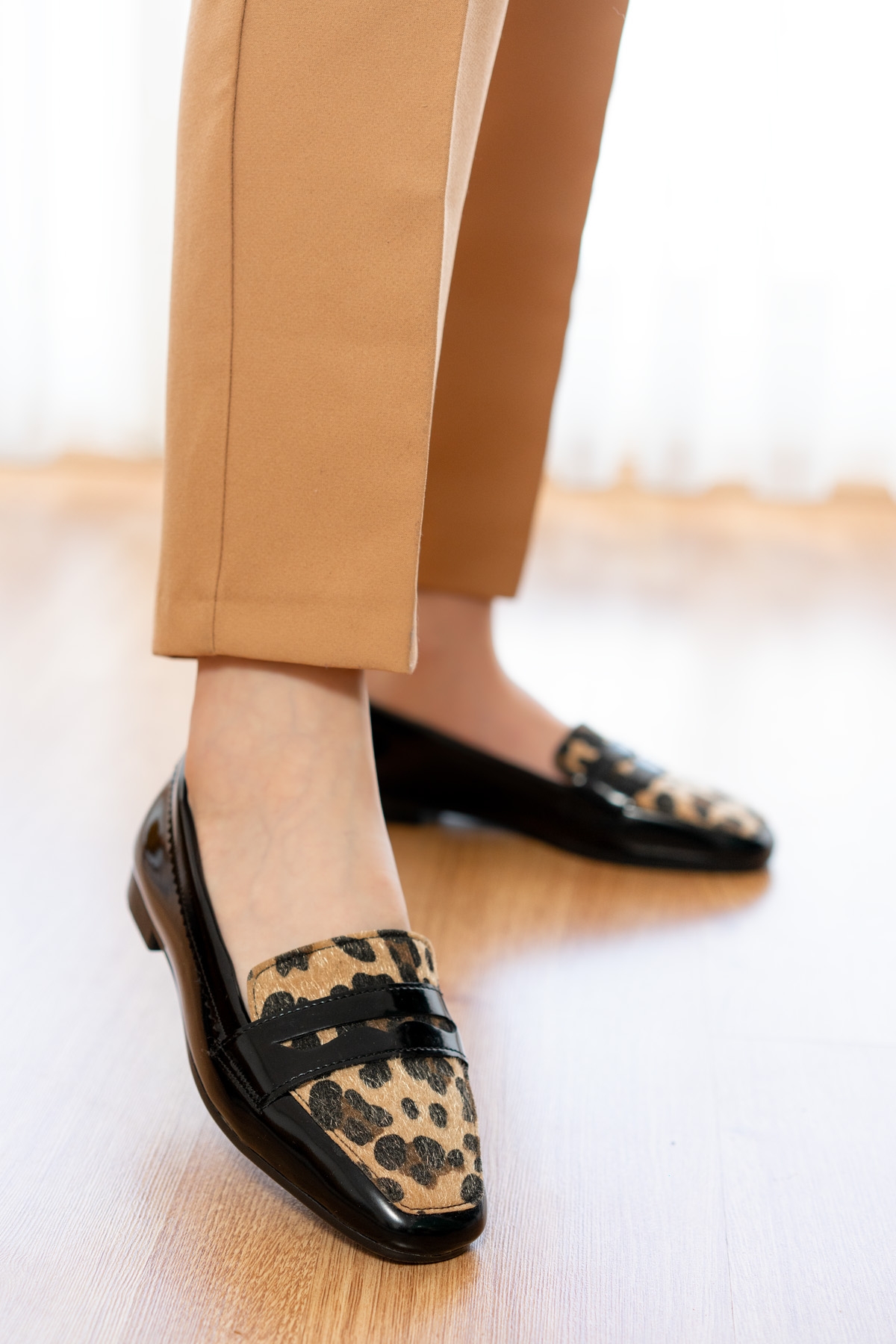 Fava Leopar Siyah Rugan ( 1 cm Topuklu ) Küt Burunlu Burun Babet - Görsel 2