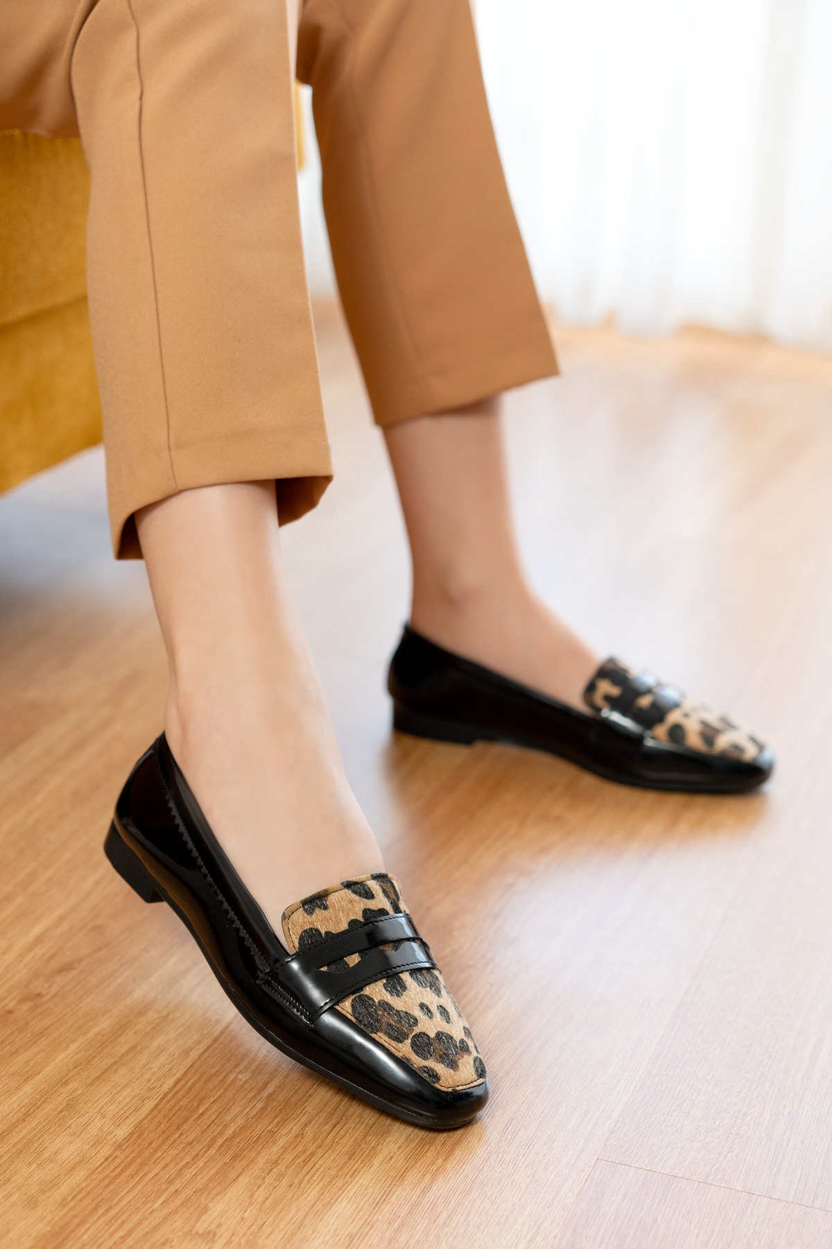 Fava Leopar Siyah Rugan ( 1 cm Topuklu ) Küt Burunlu Burun Babet - Görsel 8