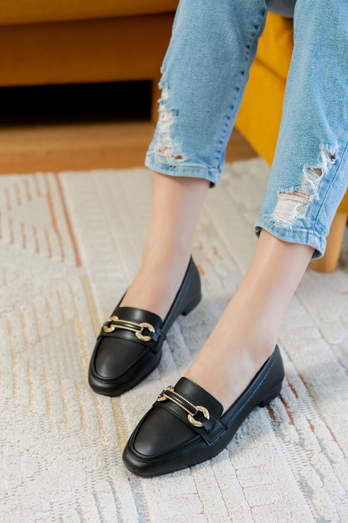 Fabri Siyah Tokalı ( 1 cm Topuklu ) Küt Burunlu Babet - Görsel 4