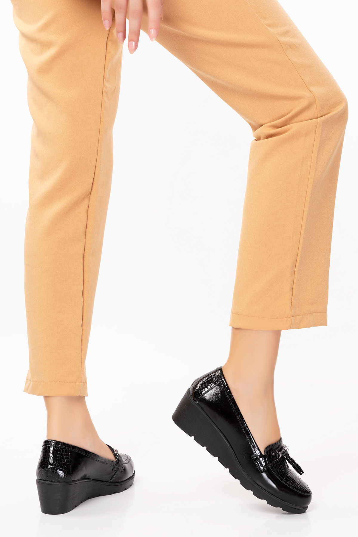 Gondol Kadın Hakiki Deri Dolgu Topuk Rahat Şık Anne Ayakkabısı ell.6821 - Görsel 6