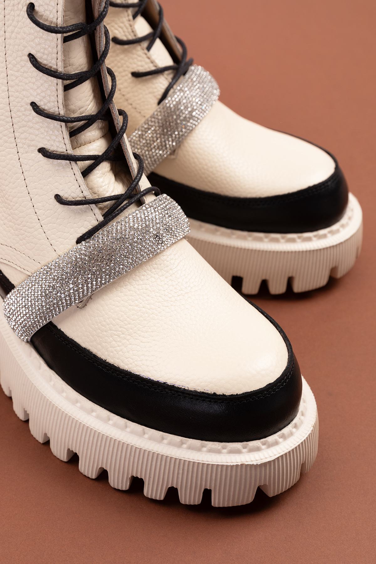 Gondol Kadın Hakiki Deri Kalın Topuklu Hafif Taş Detaylı Şık Bot rg.88222 - Görsel 3