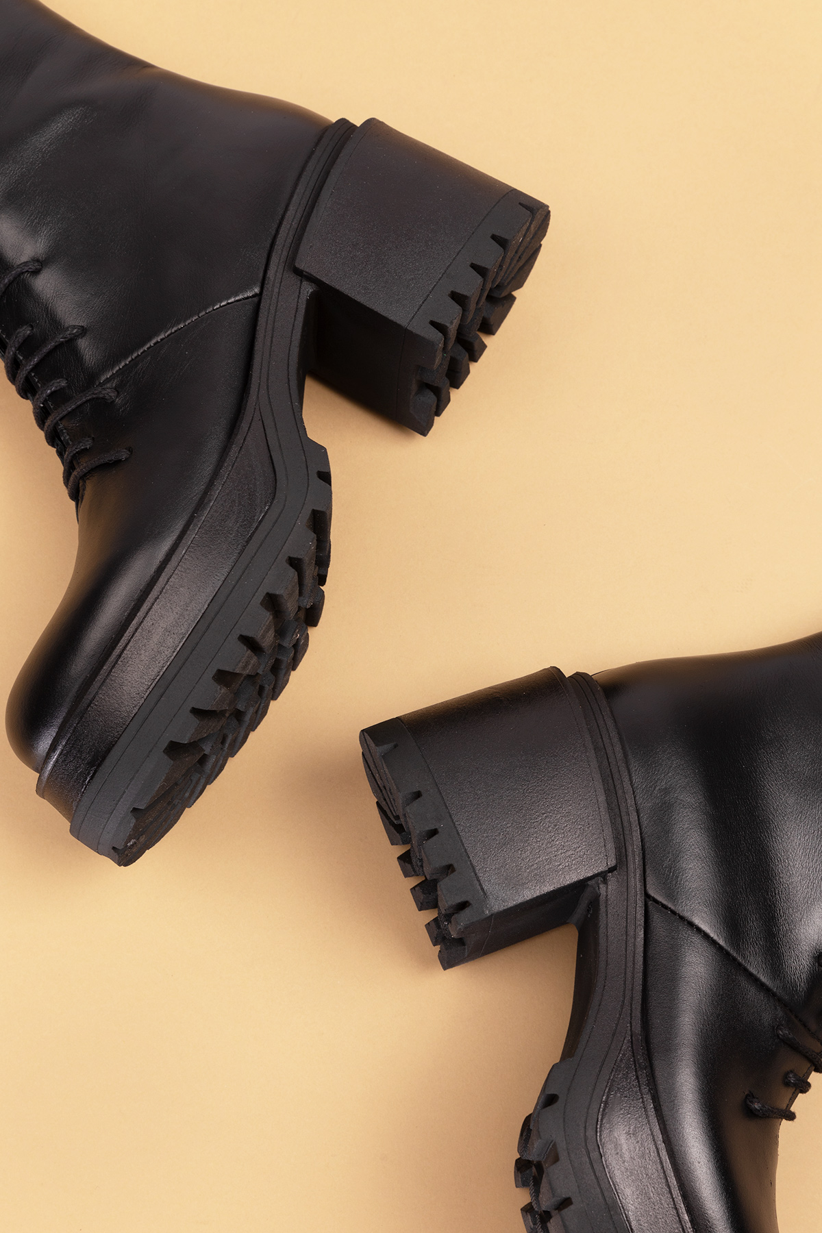 Gondol Kadın Hakiki Deri Kalın Topuklu Bağcıklı Fermuarlı Bot rg.88191 - Görsel 4