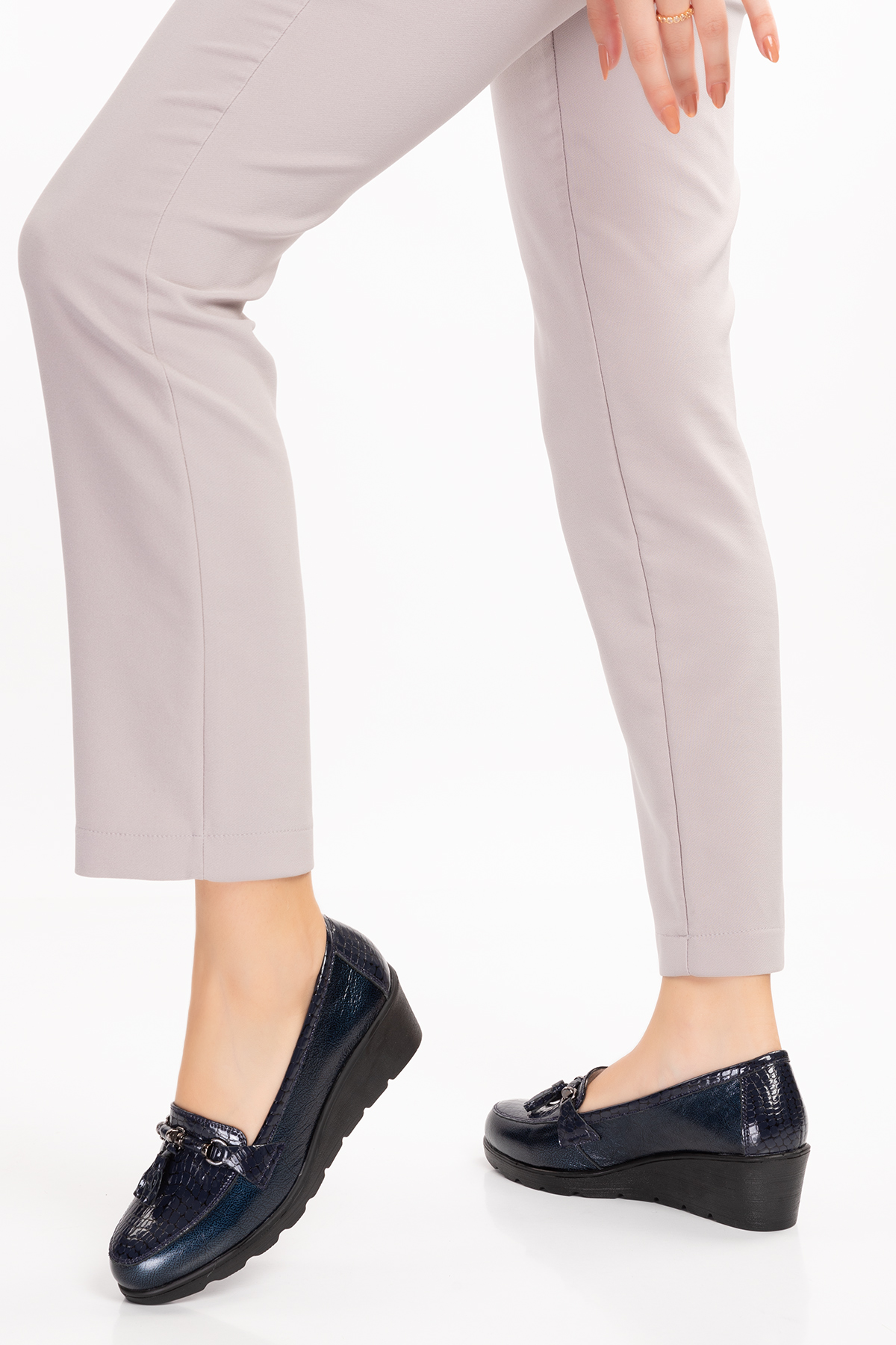 Gondol Kadın Hakiki Deri Dolgu Topuk Rahat Şık Anne Ayakkabısı ell.6821 - Görsel 6