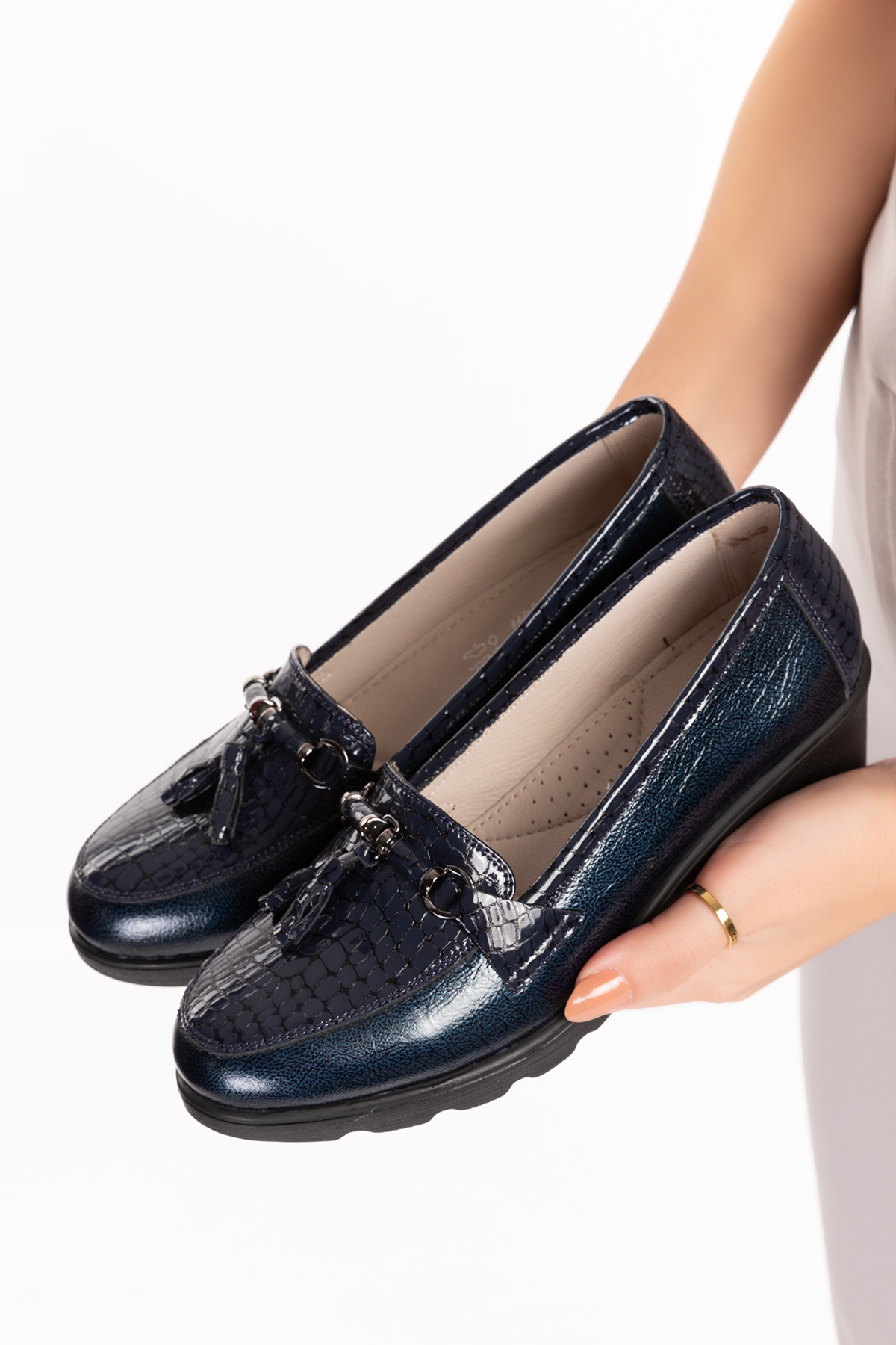 Gondol Kadın Hakiki Deri Dolgu Topuk Rahat Şık Anne Ayakkabısı ell.6821 - Görsel 7