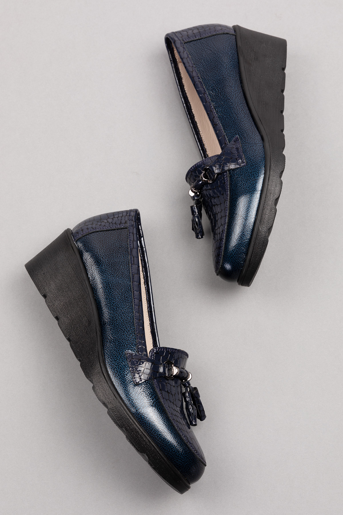 Gondol Kadın Hakiki Deri Dolgu Topuk Rahat Şık Anne Ayakkabısı ell.6821 - Görsel 9