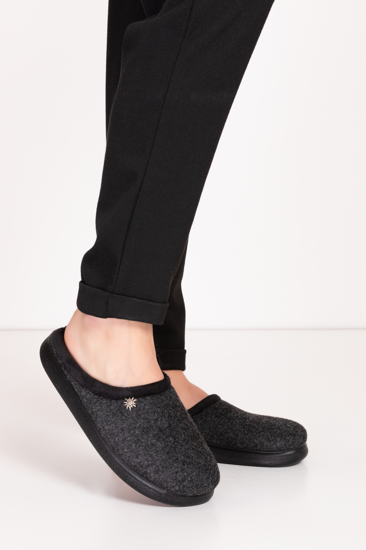 GONDOL İÇİ KÜRKLÜ RAHAT VE HAFİF EV TERLİĞİ EV.216 - Görsel 4