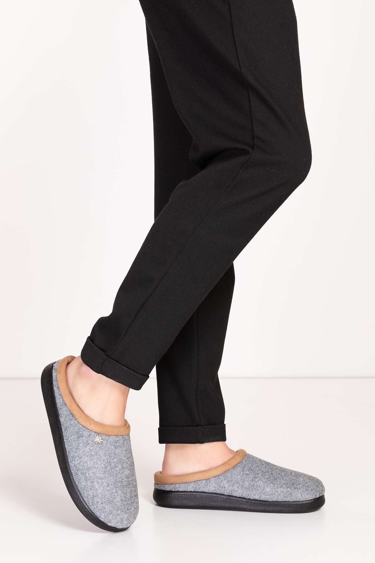 GONDOL İÇİ KÜRKLÜ RAHAT VE HAFİF EV TERLİĞİ EV.216 - Görsel 2