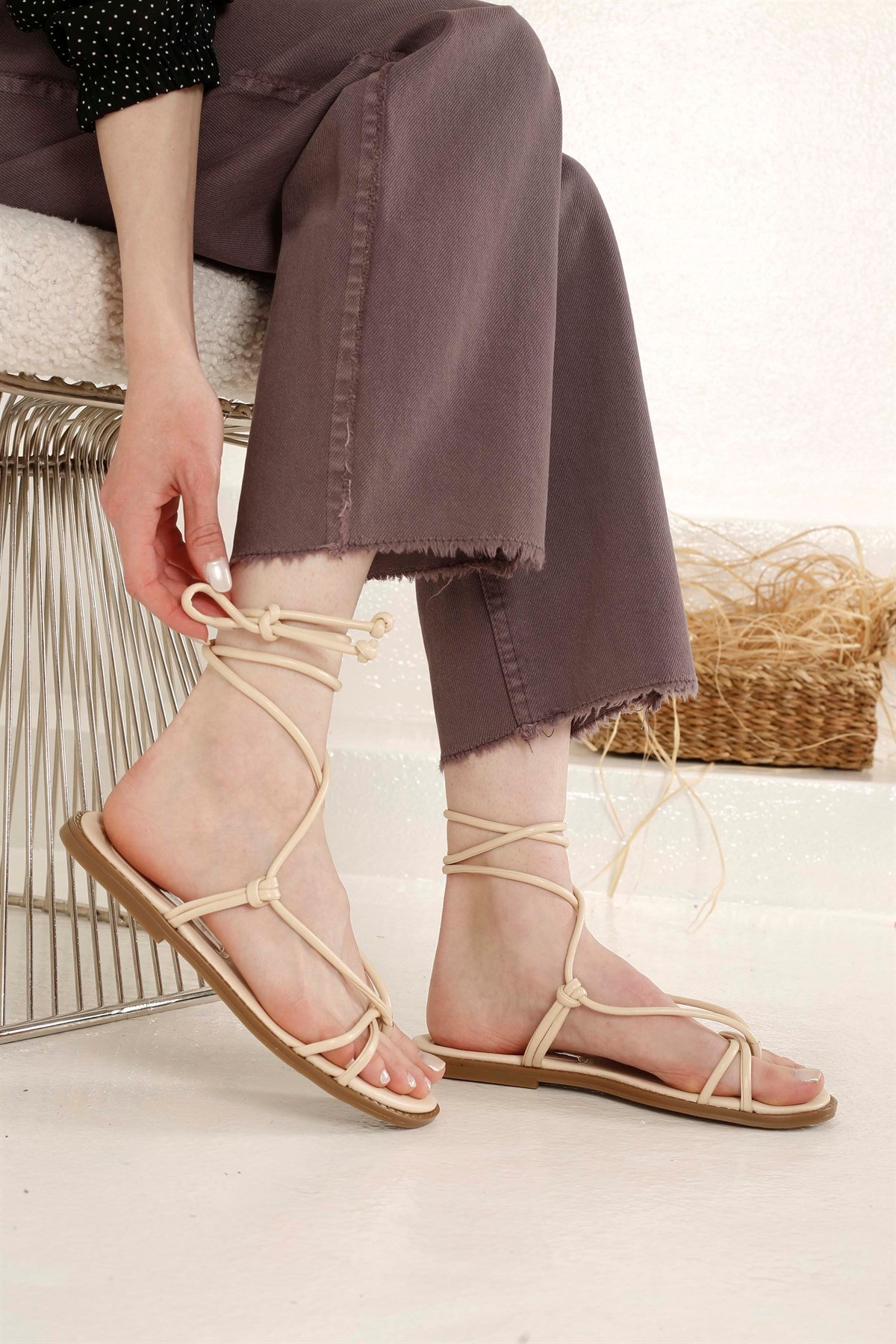 Kadın İpli Parmak Arası Sandalet KREM CİLT - Görsel 4