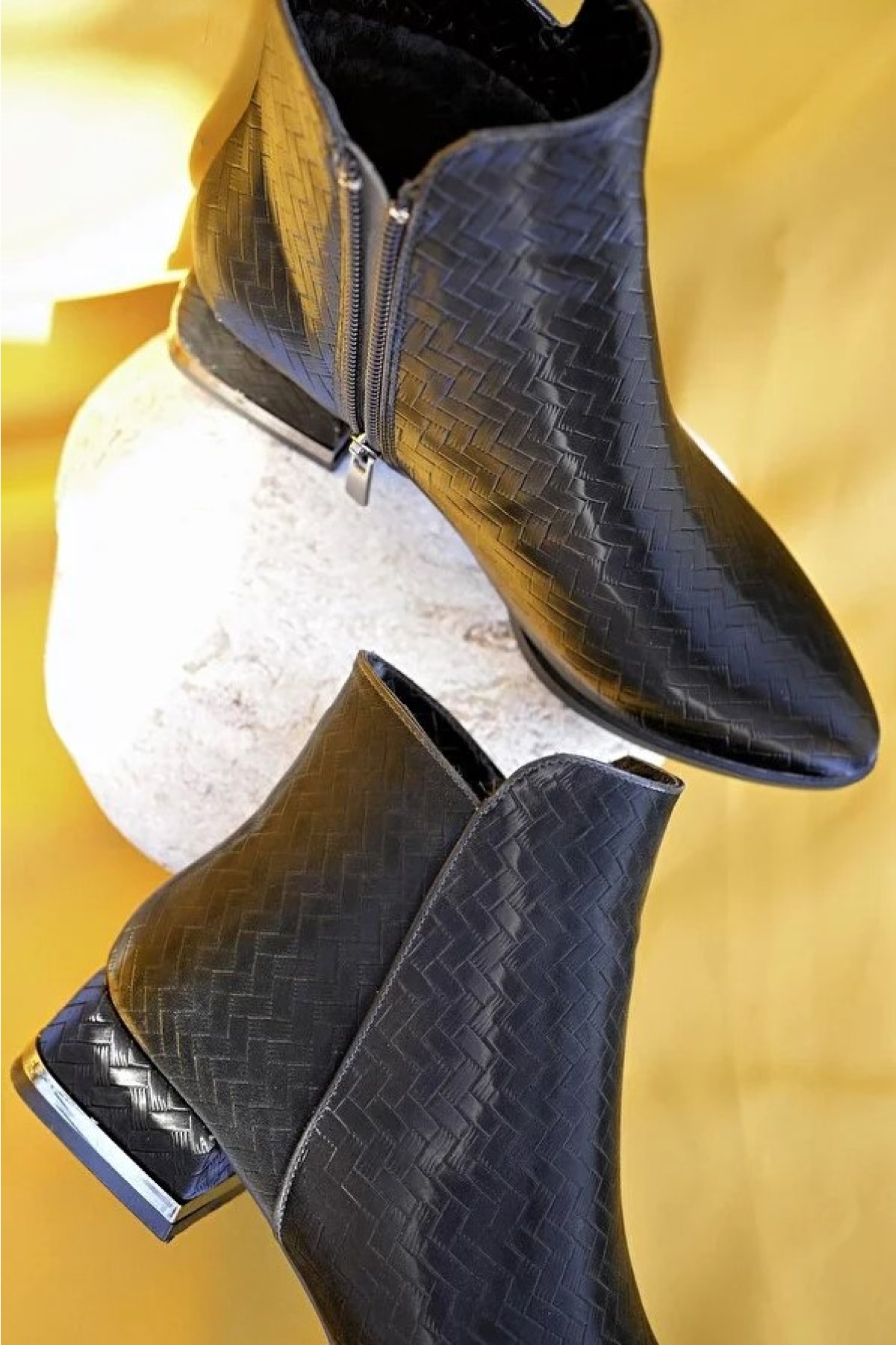 Dokulu Düz Taban Kadın Bot - Görsel 3