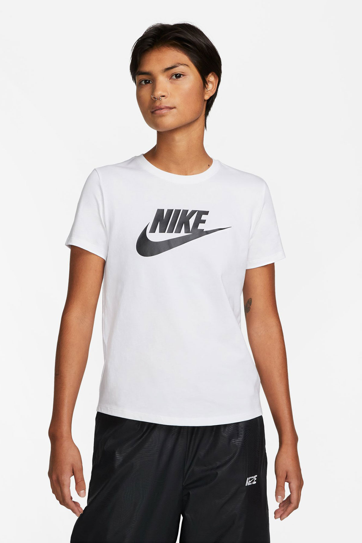 W NSW TEE ESSNTL ICN FTRA Beyaz Kadın Kısa Kol T-Shirt Fiyatları