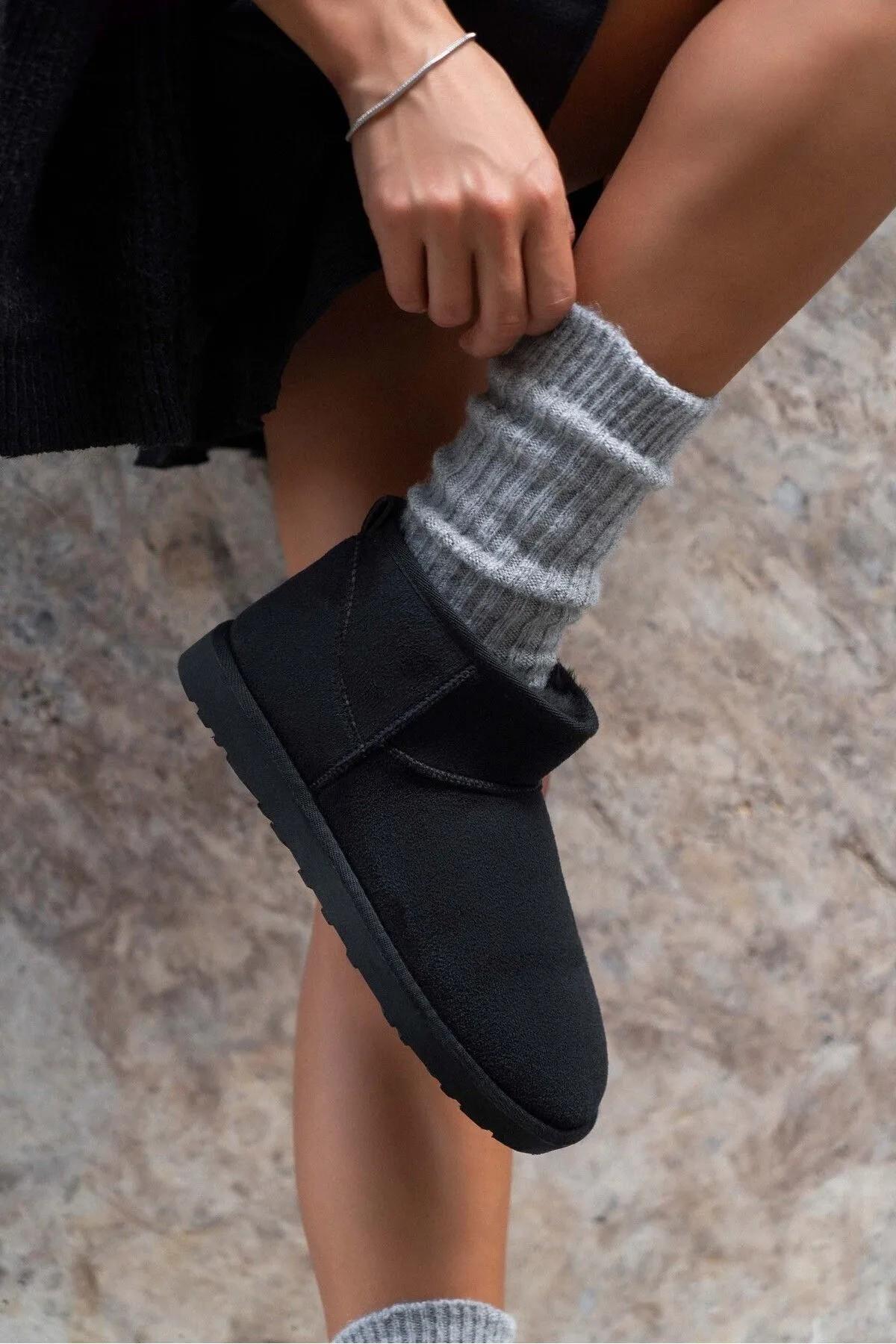 Ecemnur Süet İçi Kürklü Mini Boy Bilekte Kısa Kadın Bot - Görsel 2