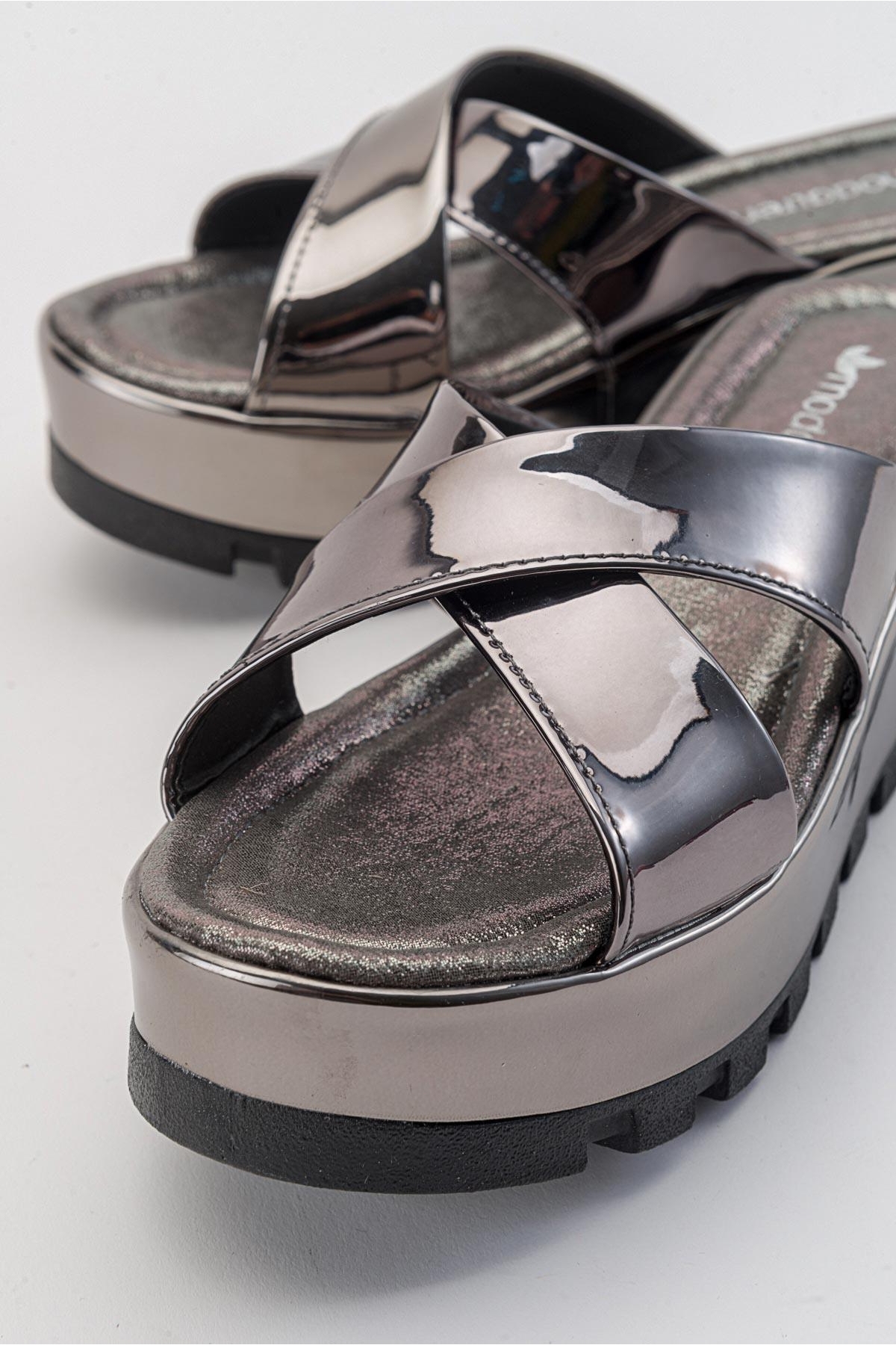 Çapraz Bantlı Kadın Terlik PLATİN AYNA - Görsel 4