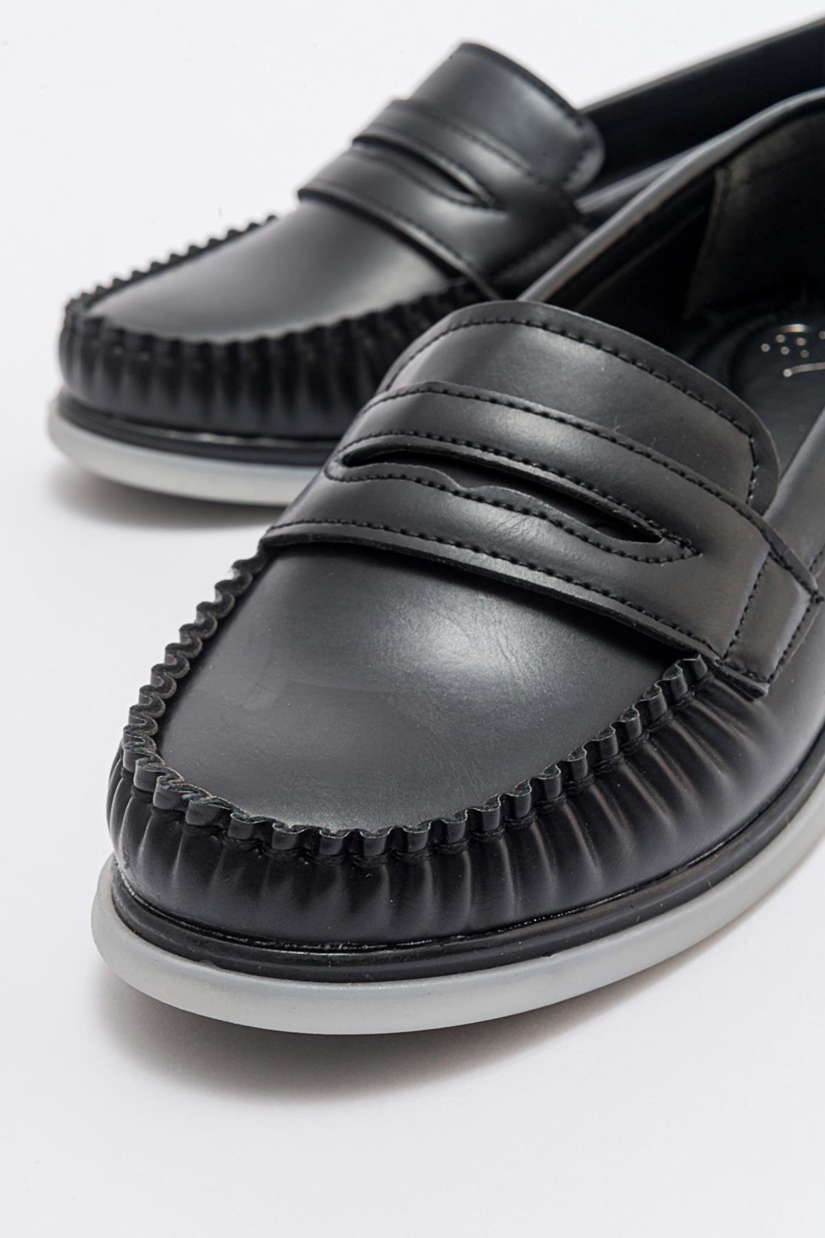 Kaydırmaz Sade Kadın Ayakkabı SİYAH CİLT - Görsel 4