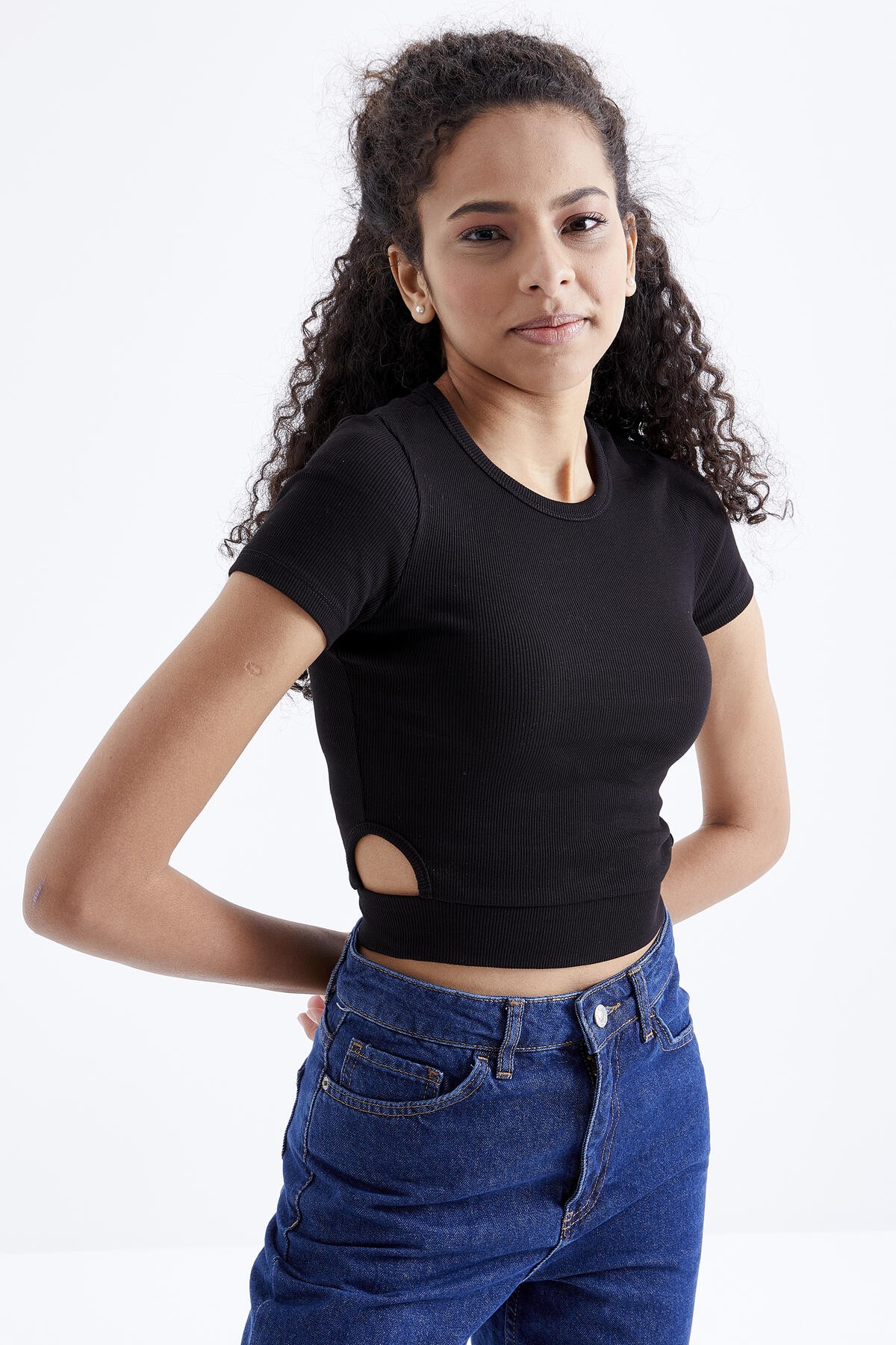 Siyah Basic Yanı Pencereli O Yaka Kadın Crop Top T-Shirt - 97207