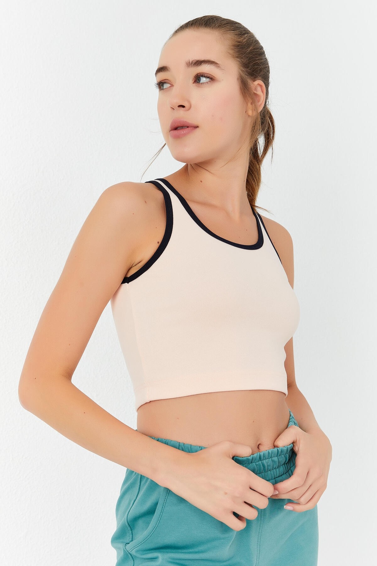 Somon Basic Sıfır Kol Dar Kalıp U Yaka Kadın Crop Top Atlet - 97162