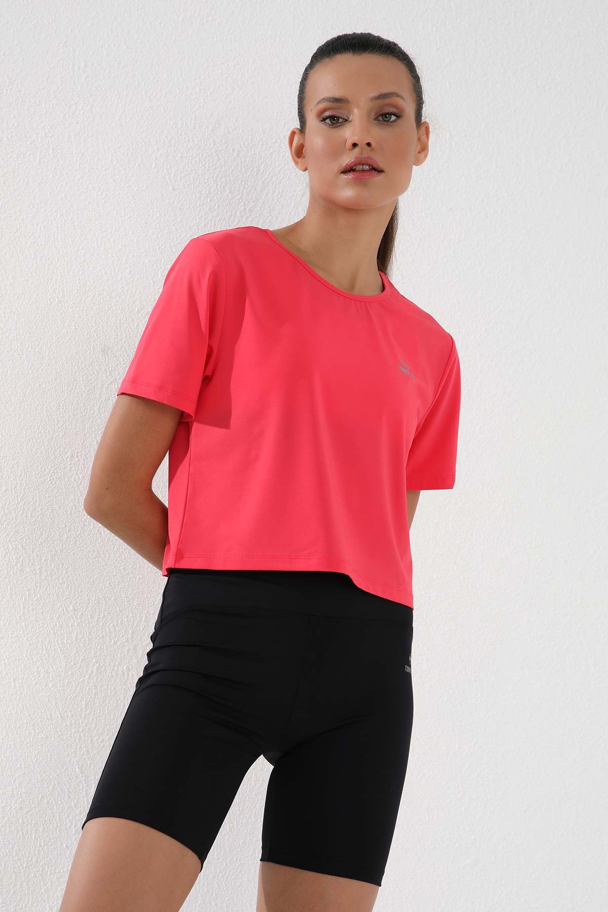 Fuşya Basic Kısa Kol Standart Kalıp O Yaka Kadın Crop Top T-Shirt - 97143