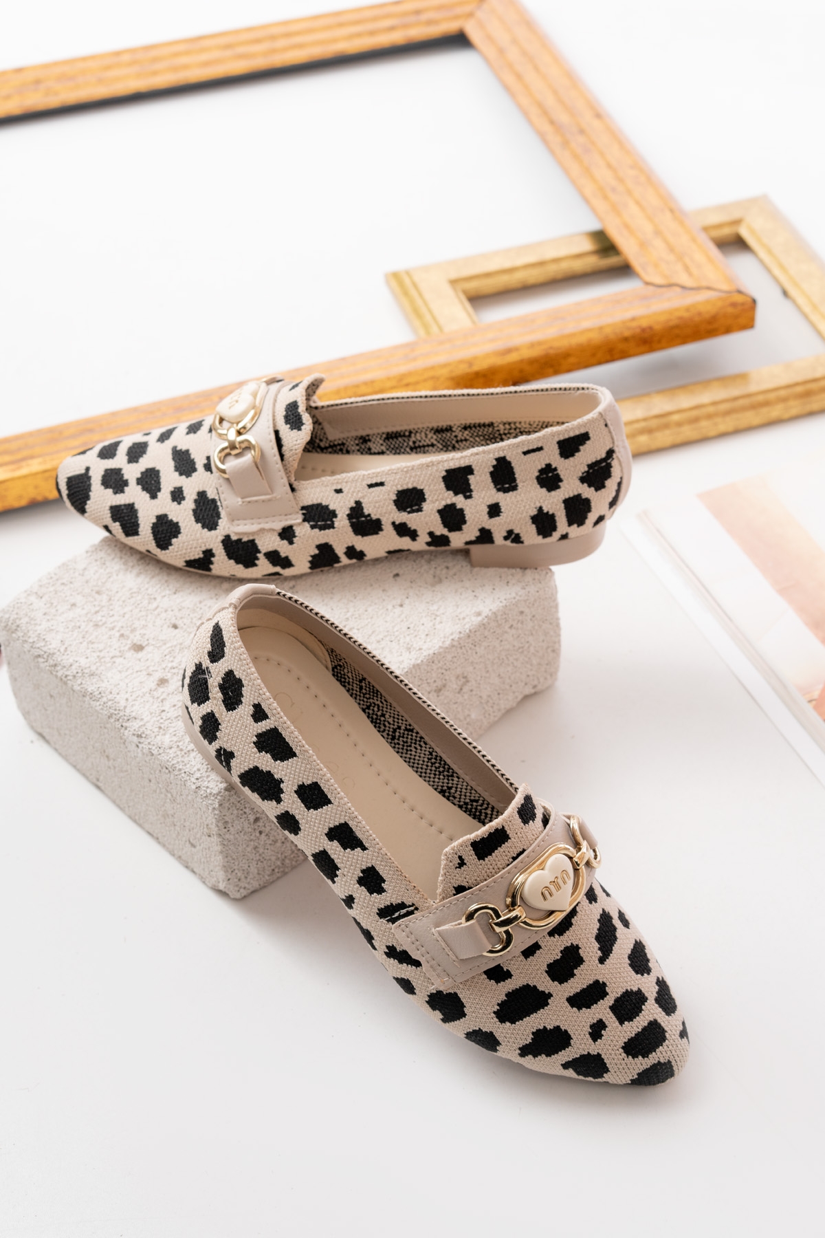 Miu Bej Siyah Toka Detaylı ( 1 cm Topuklu ) Sivri Burun Babet - Görsel 3