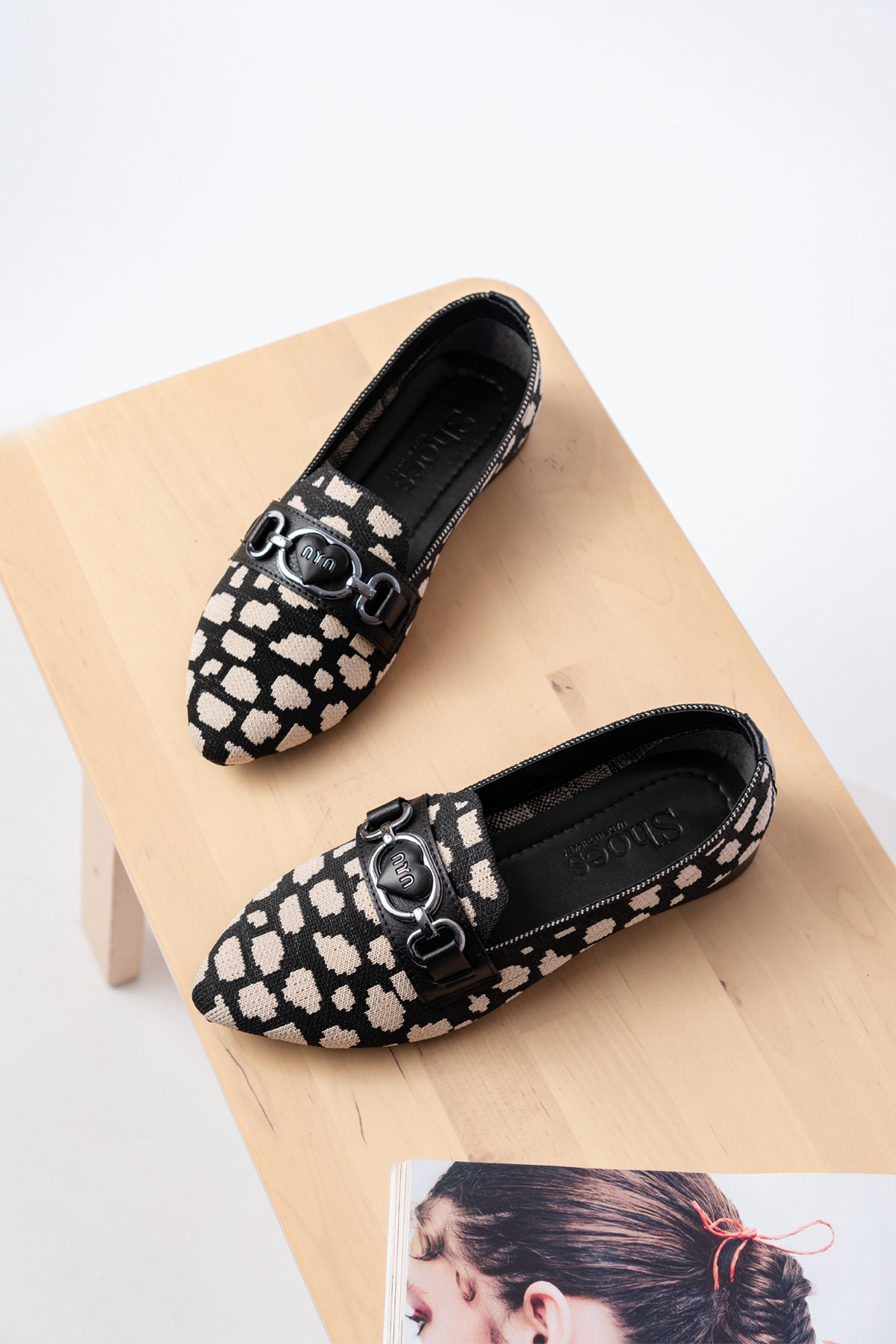 Miu Siyah Bej Toka Detaylı ( 1 cm Topuklu ) Sivri Burun Babet - Görsel 3