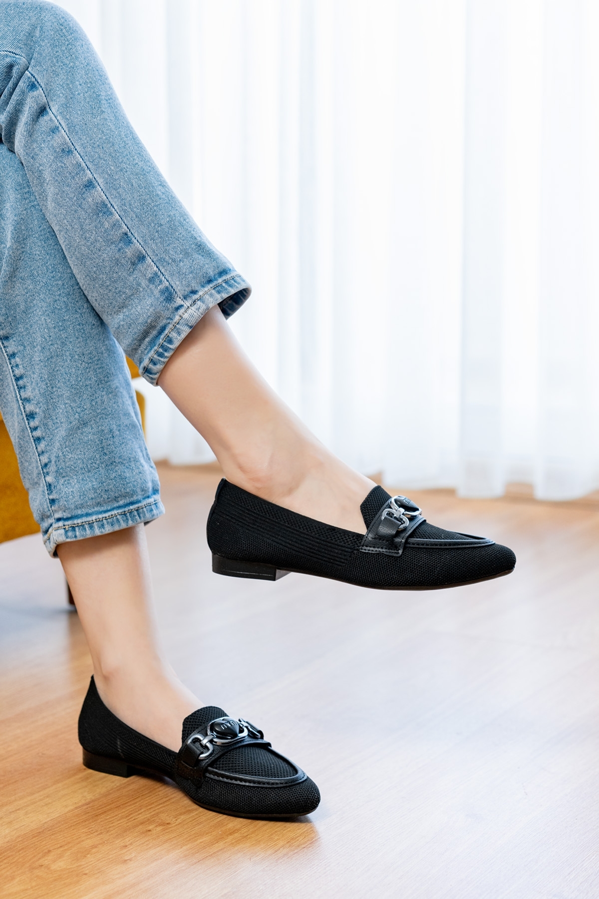 Miu Siyah Toka Detaylı ( 1 cm Topuklu ) Sivri Burun Babet - Görsel 4