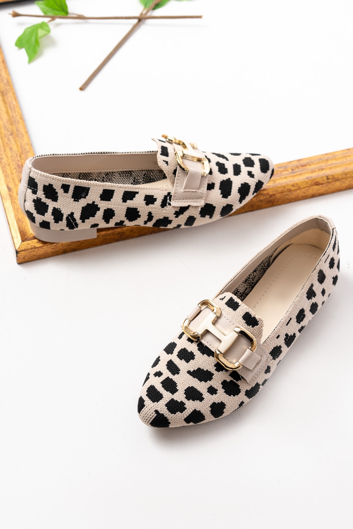 Bonna Bej Siyah Toka Detaylı ( 1 cm Topuklu ) Sivri Burun Babet - Görsel 3