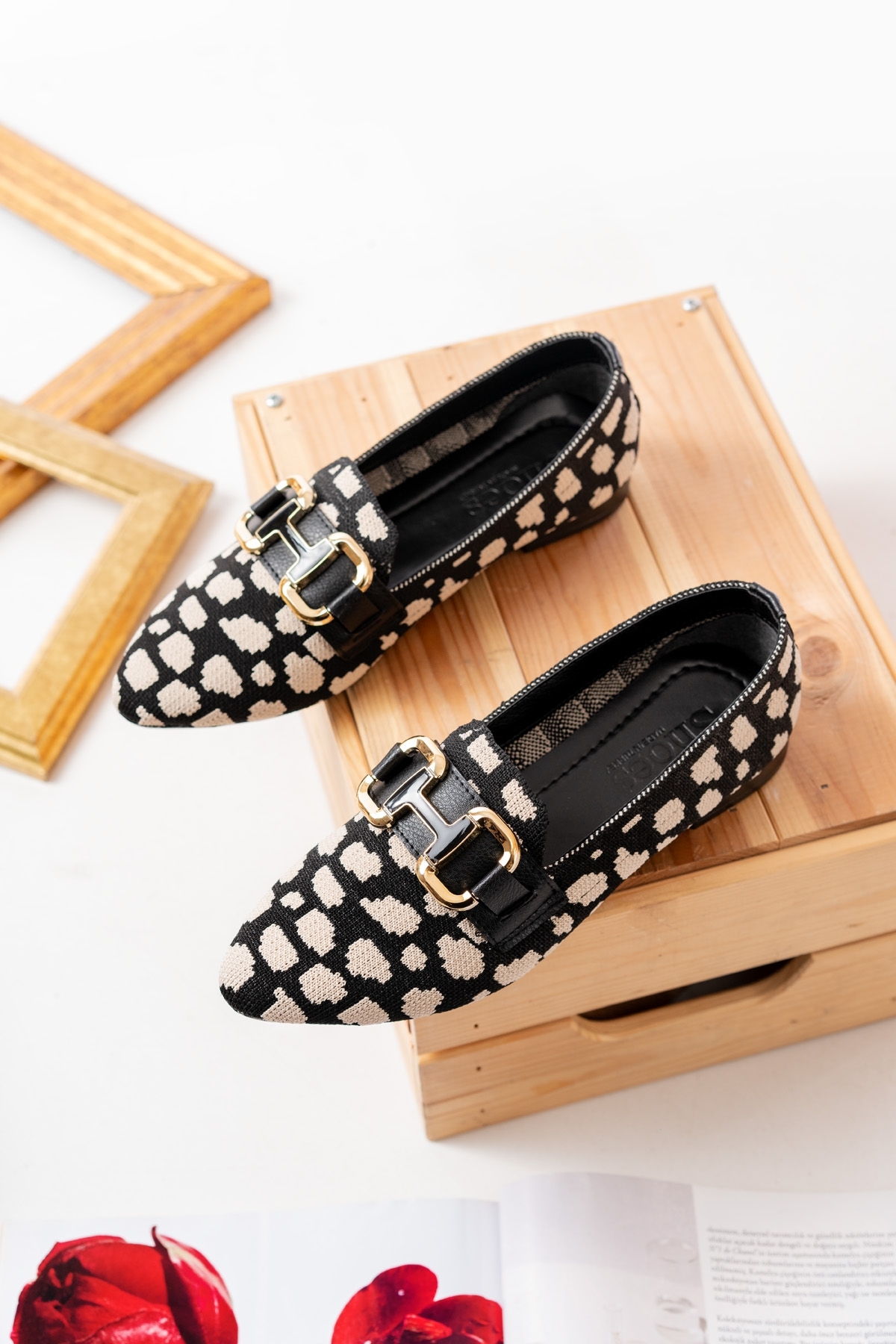 Bonna Siyah Bej Toka Detaylı ( 1 cm Topuklu ) Sivri Burun Babet - Görsel 3