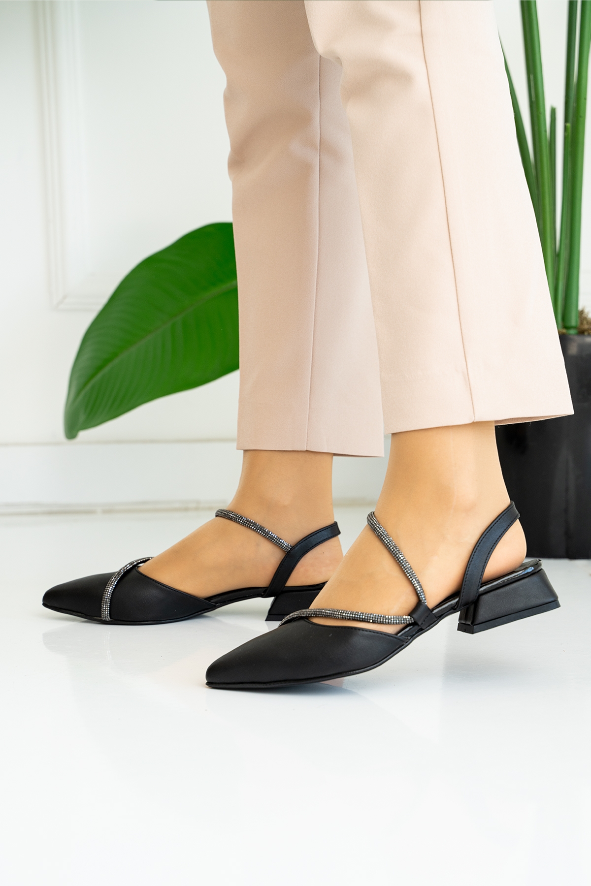 Kısa Topuk Şerit Taş Detaylı Kadın Topuklu Ayakkabı - Görsel 3