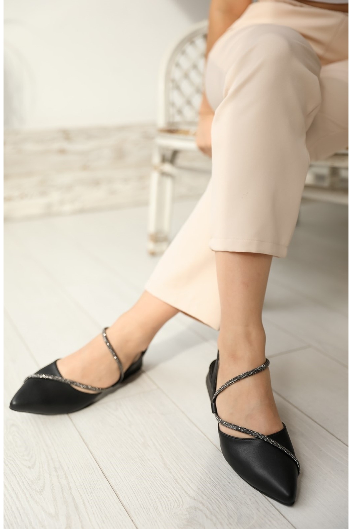Kısa Topuk Şerit Taş Detaylı Kadın Topuklu Ayakkabı - Görsel 4