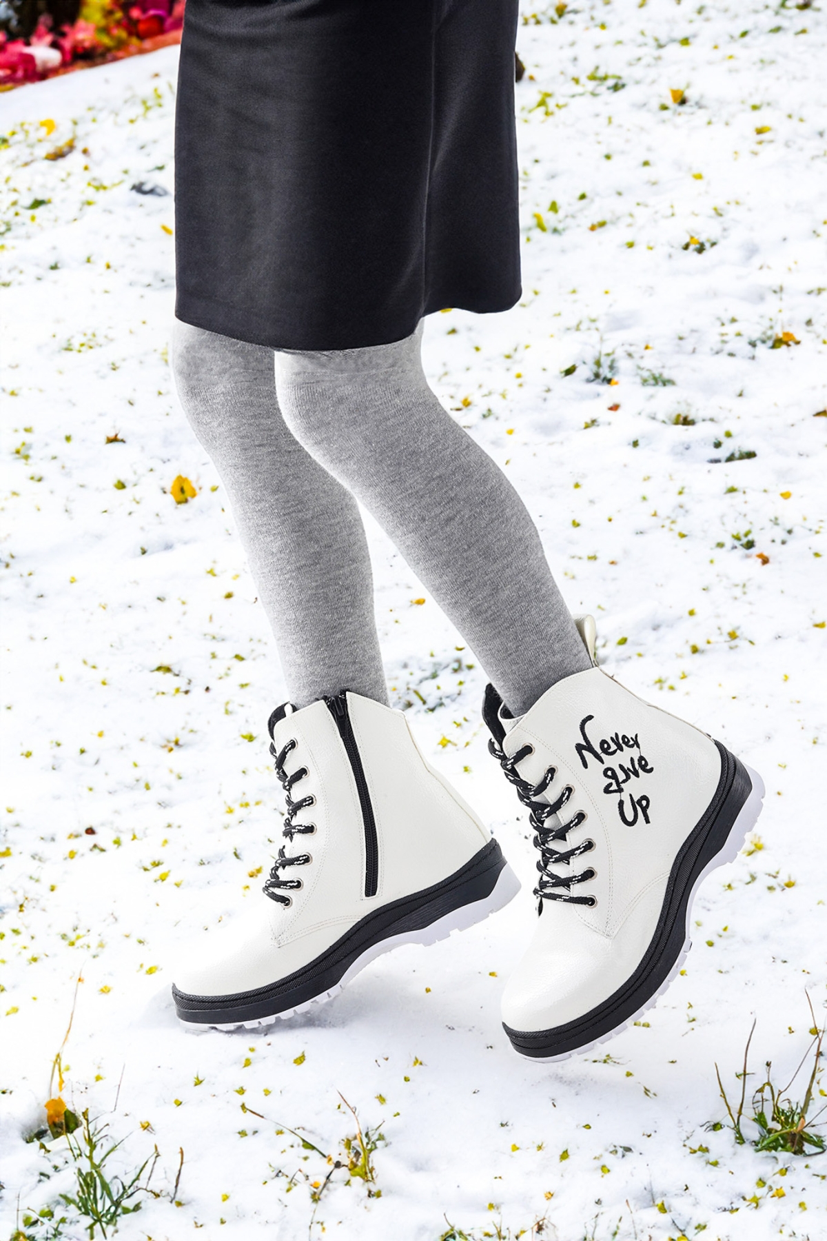 Never Çatlak Termo Taban Kız Çocuk Bot Beyaz - Siyah - Görsel 4