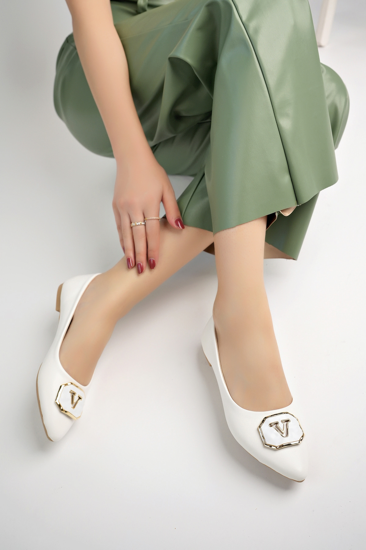 Kadın Yazlık Rahat Tokalı Sivri Burun Babet Ayakkabı .040 Beyaz - Görsel 2