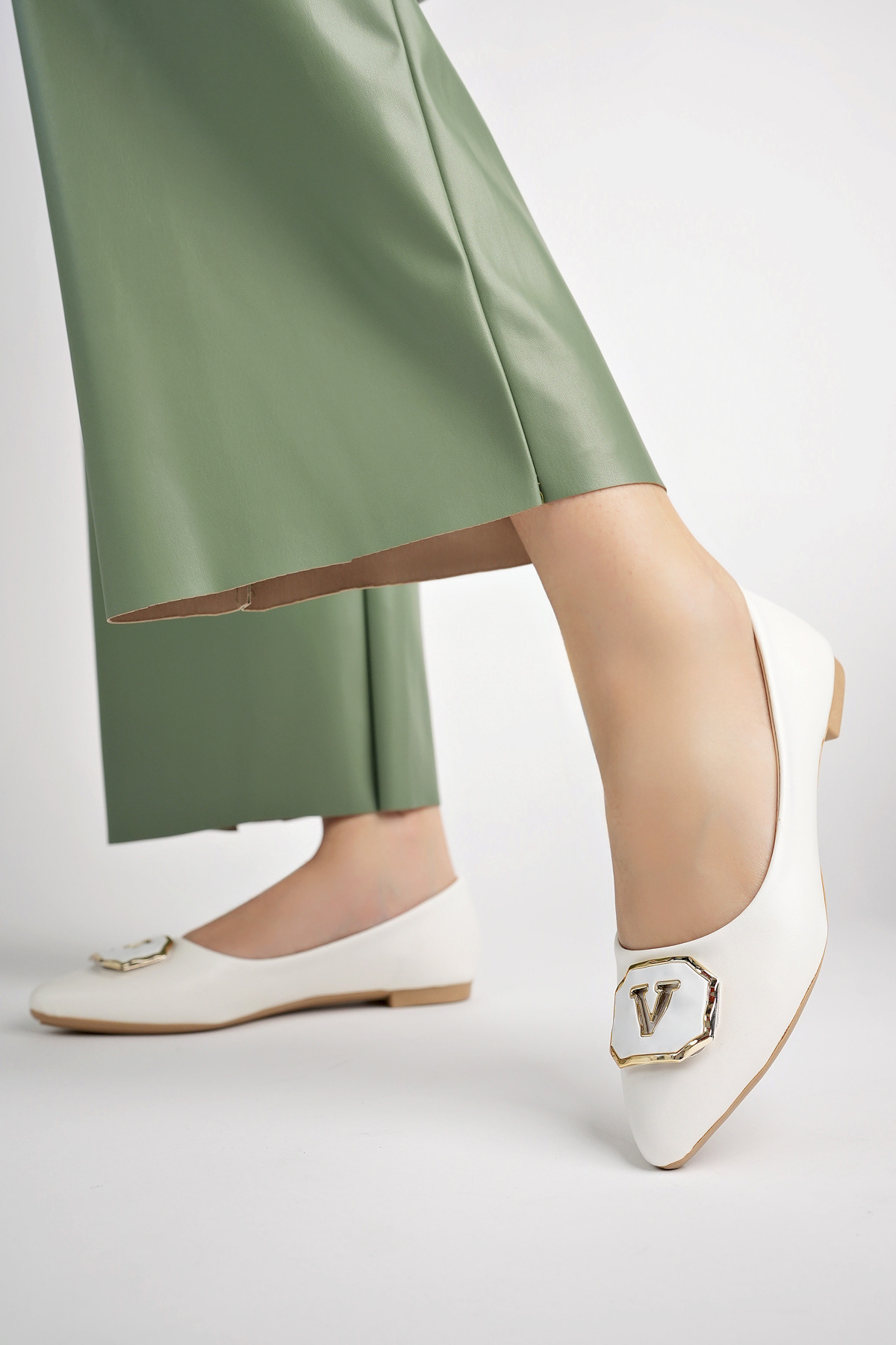 Kadın Yazlık Rahat Tokalı Sivri Burun Babet Ayakkabı .040 Beyaz - Görsel 3