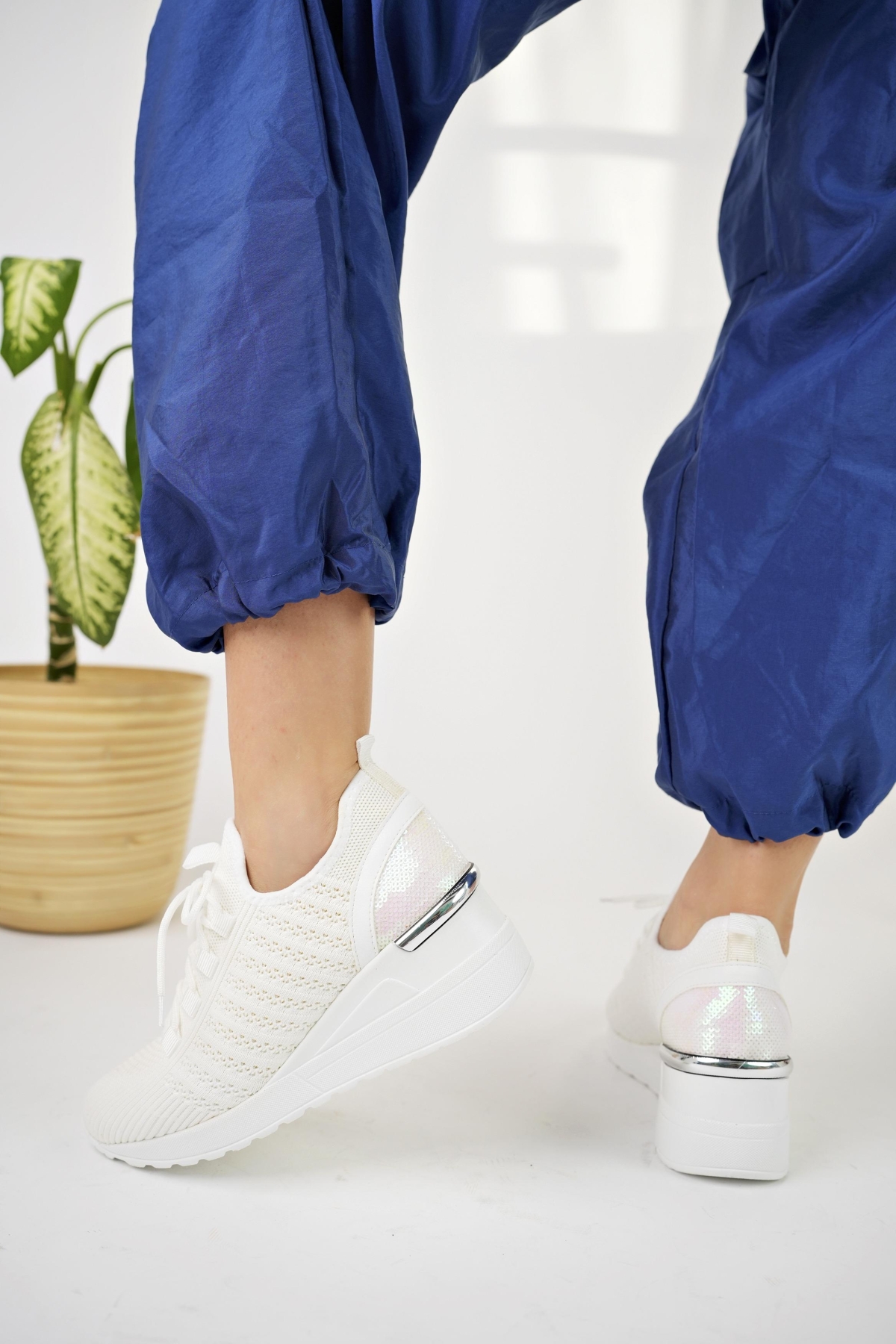 Muggo Muggo Beyaz TYRA Garantili Kadın Ortopedik Yüksek Taban Günlük Bağcıklı Triko Sneaker Spor Ayakkabı Flo'da! Beyaz - 7. görsel