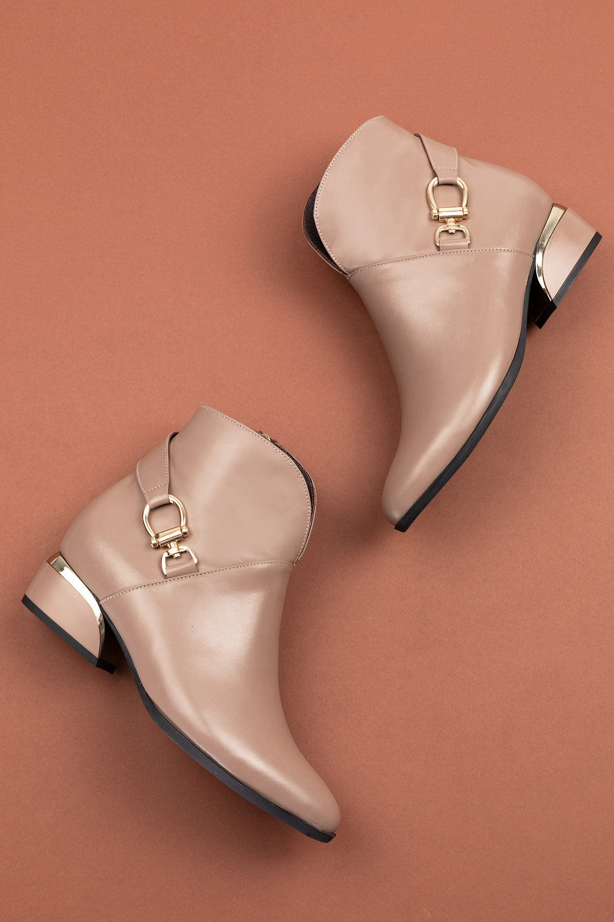 Gondol Kadın Hakiki Deri Toka Detay Orta Boy Topuk Bot Ast.228 - Görsel 3