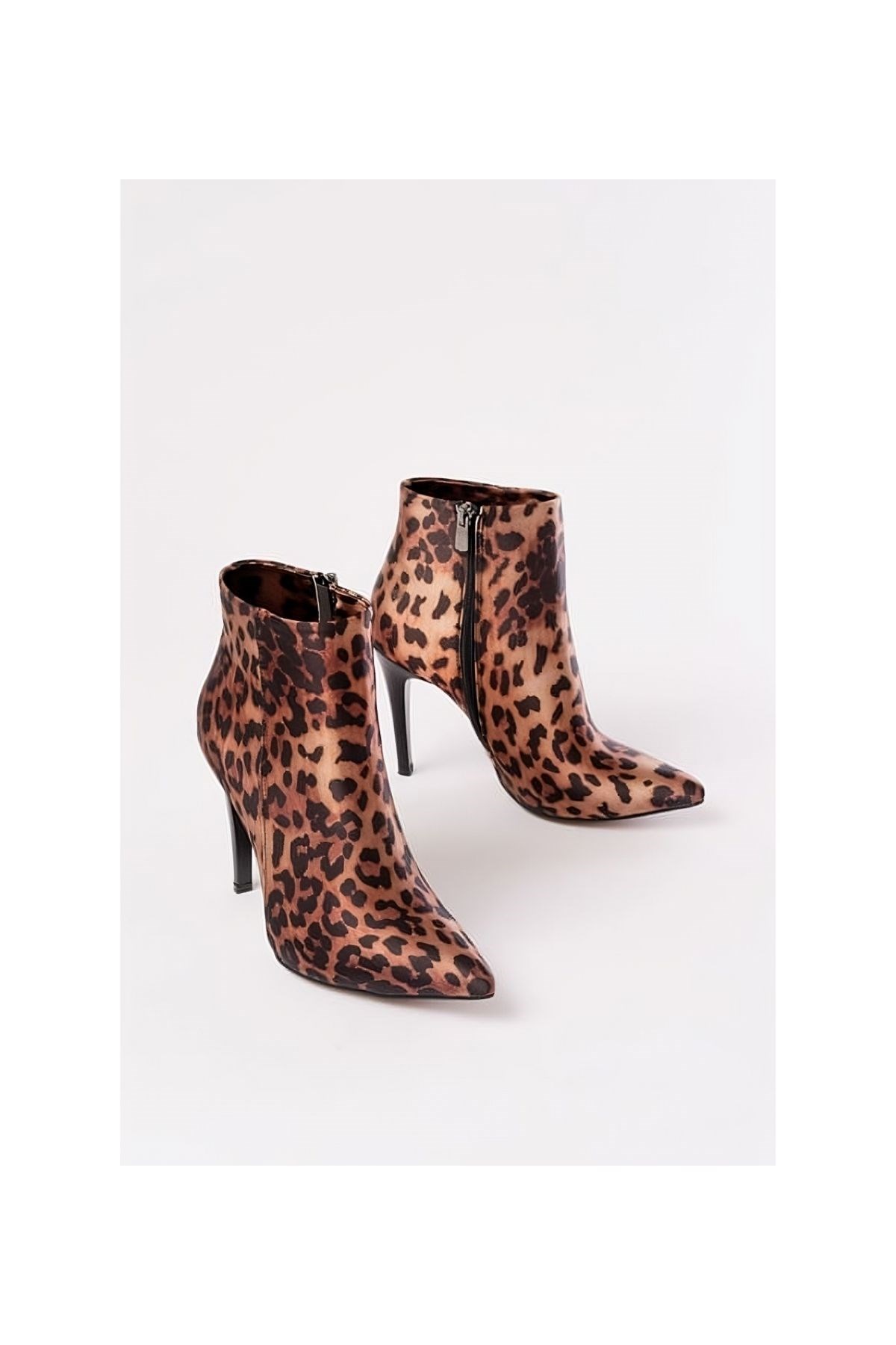 Olya Garantili İnce Topuklu Sivri Burun Yandan Fermuarlı Kadın Leopar Desen Bot OLYA-1979 - Görsel 4