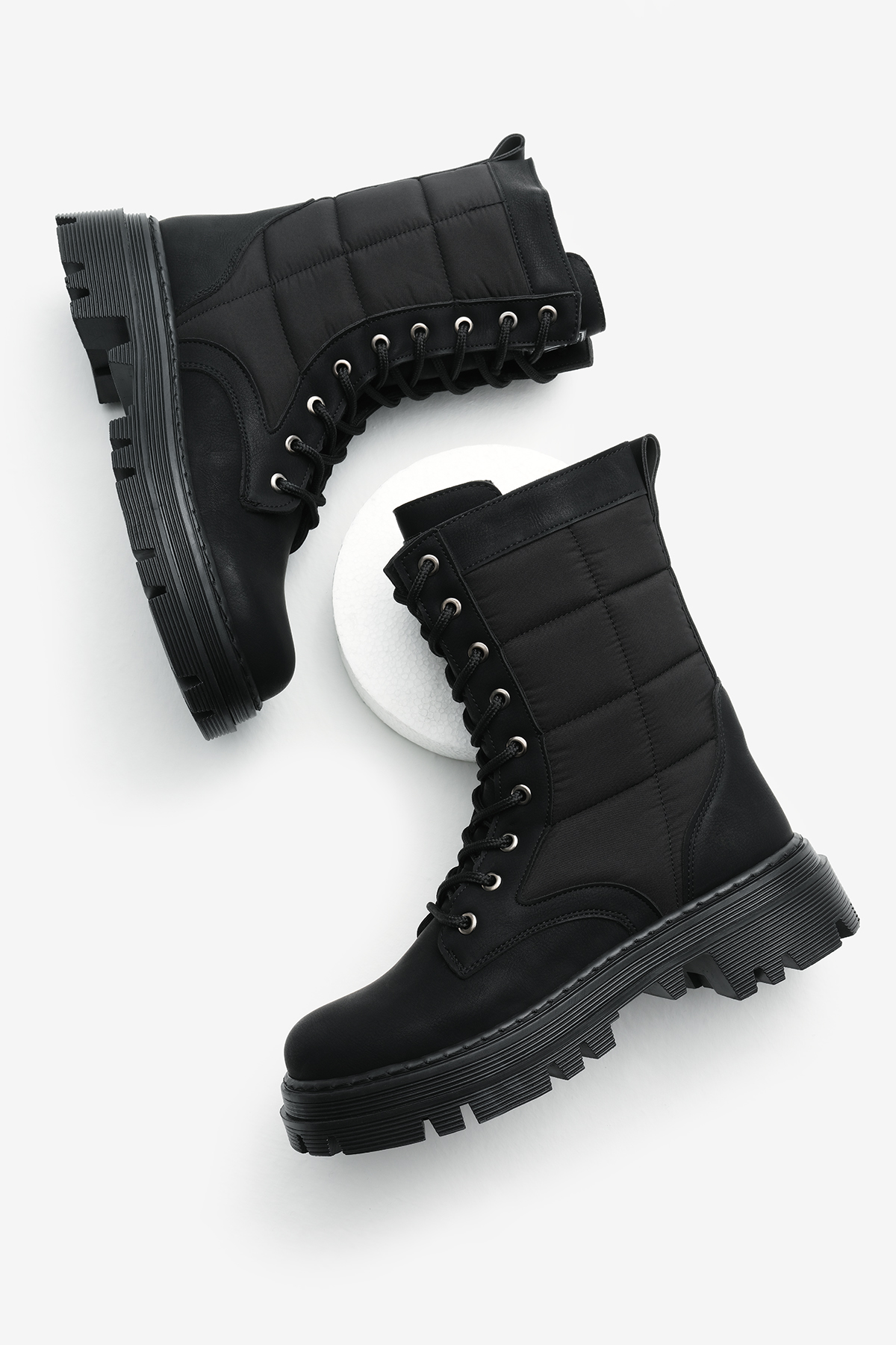 Kadın Siyah Mat Termo Taban Nakışlı Karo Desenli Bağcıklı ve Fermuarlı Bot - Görsel 2