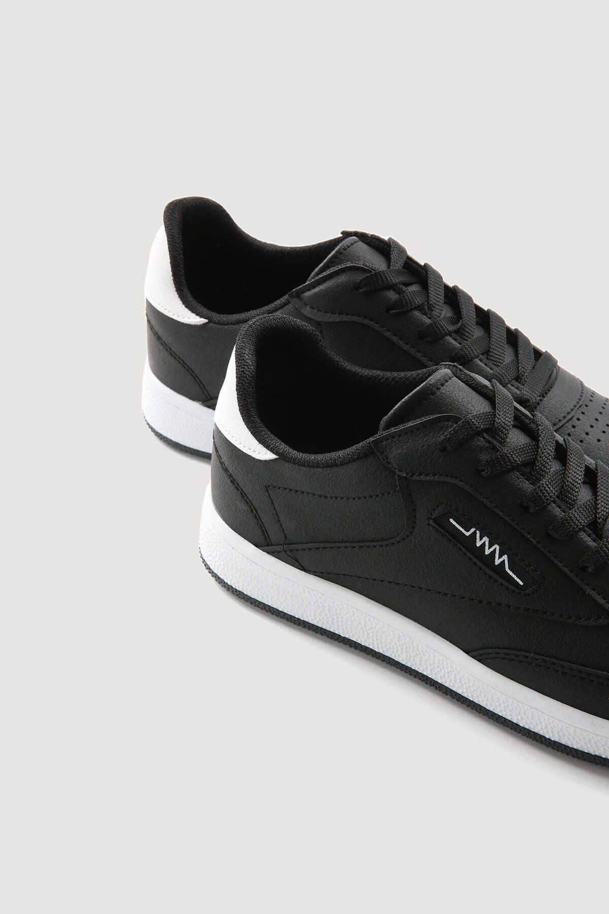 Kadın Bağcıklı Spor Ayakkabı SİYAH ARKA BEYAZ - Görsel 3