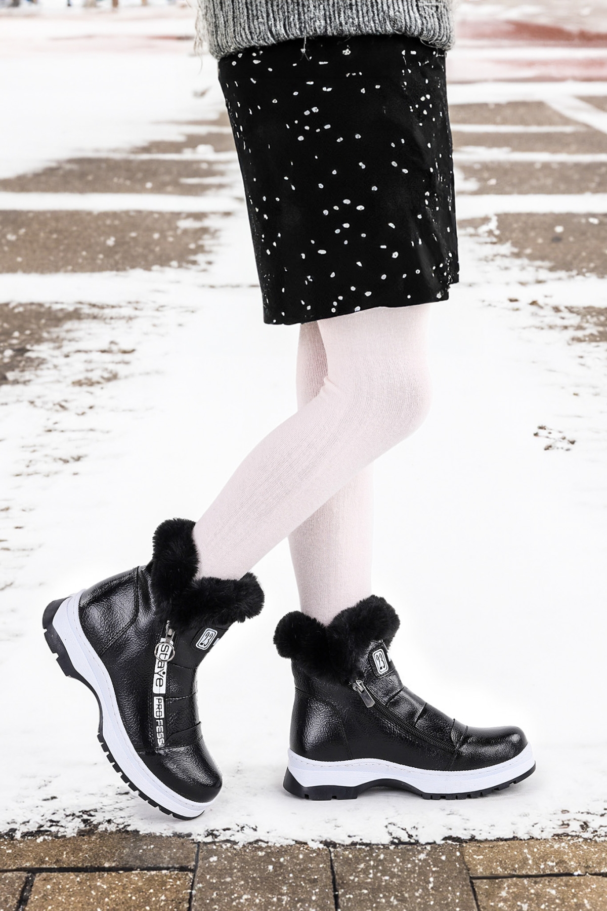 Bente Rugan Çatlak Fermuarlı Kız Çocuk Bot Ayakkabı Siyah - Görsel 2