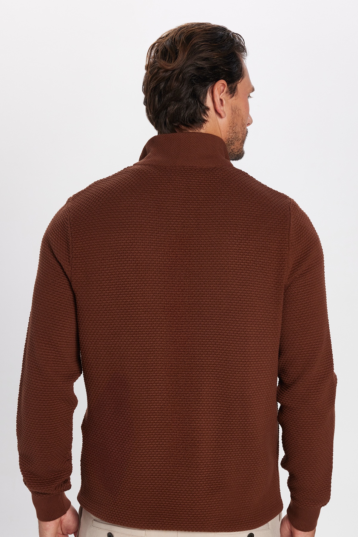 Erkek Standart Fit Normal Kesim Desenli Yarım Balıkçı Yaka